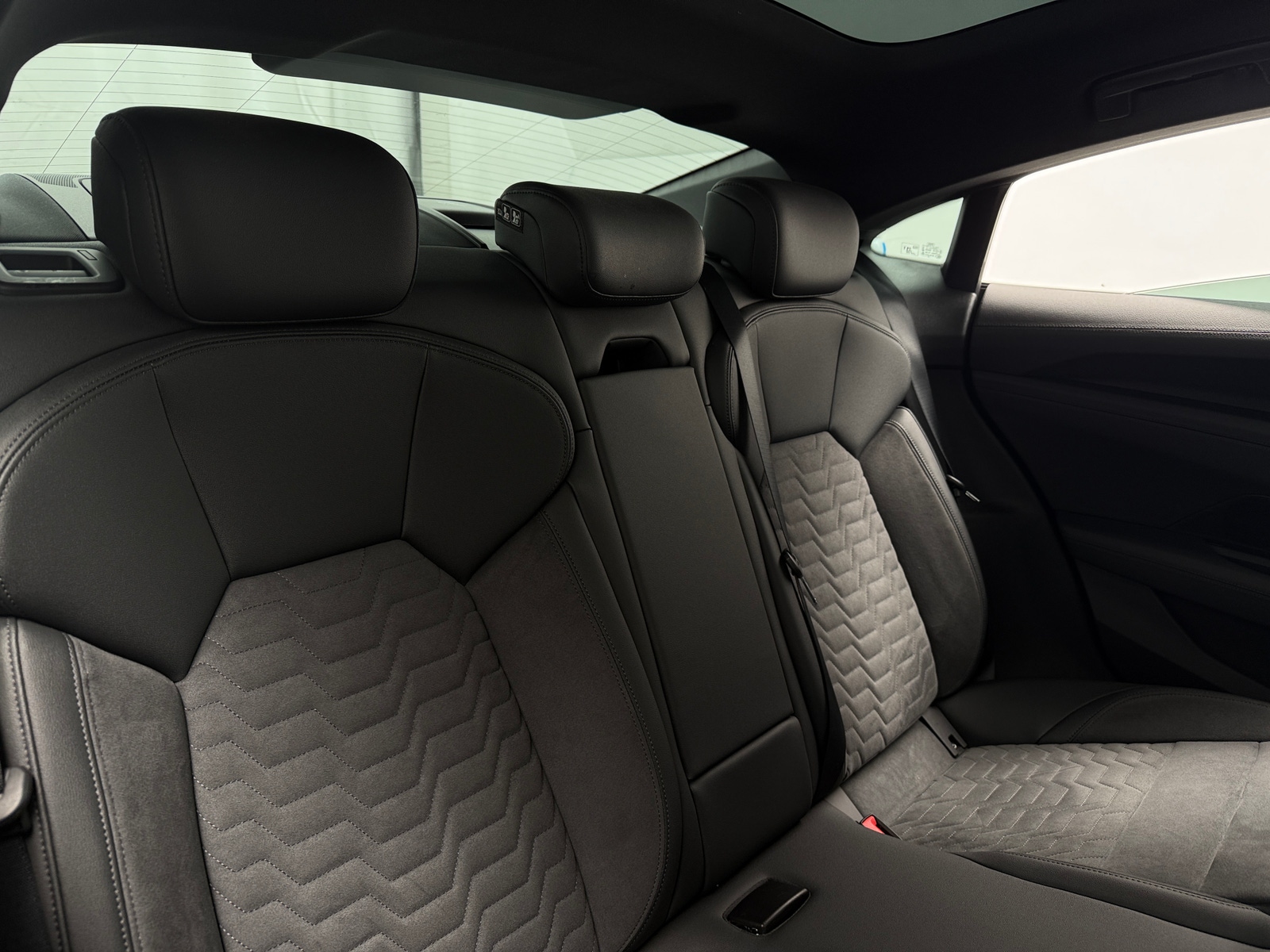 Thumbnail: 2022 Audi e-tron GT - 5