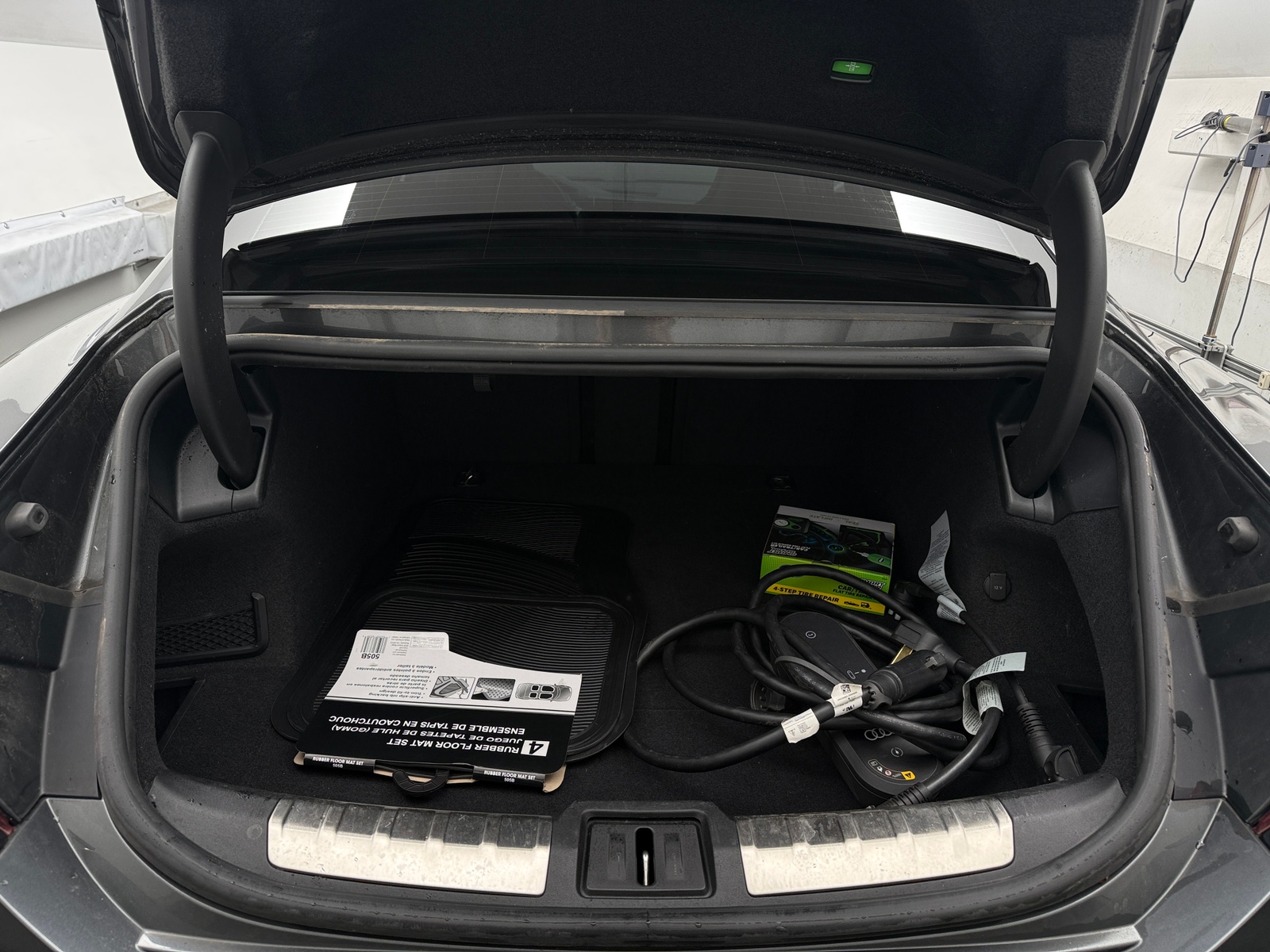 Thumbnail: 2022 Audi e-tron GT - 6