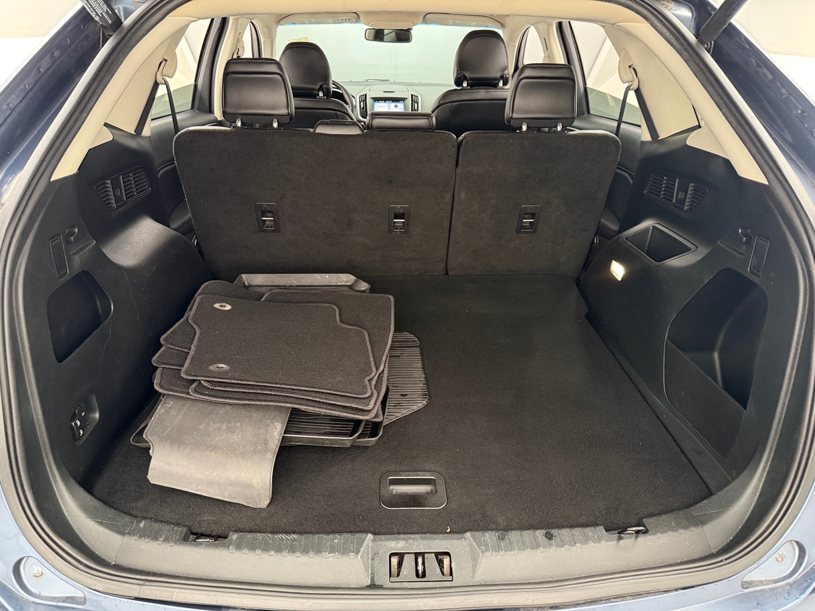 Thumbnail: 2019 Ford Edge - 7