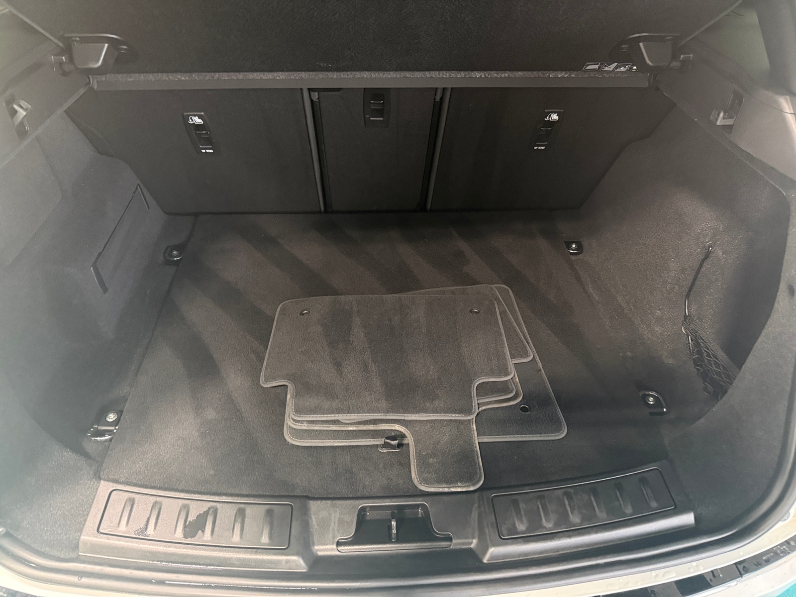 Thumbnail: 2024 Land Rover Range Rover Evoque - 6