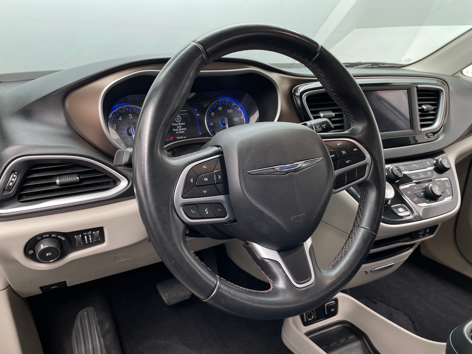 Thumbnail: 2018 Chrysler Pacifica - 4