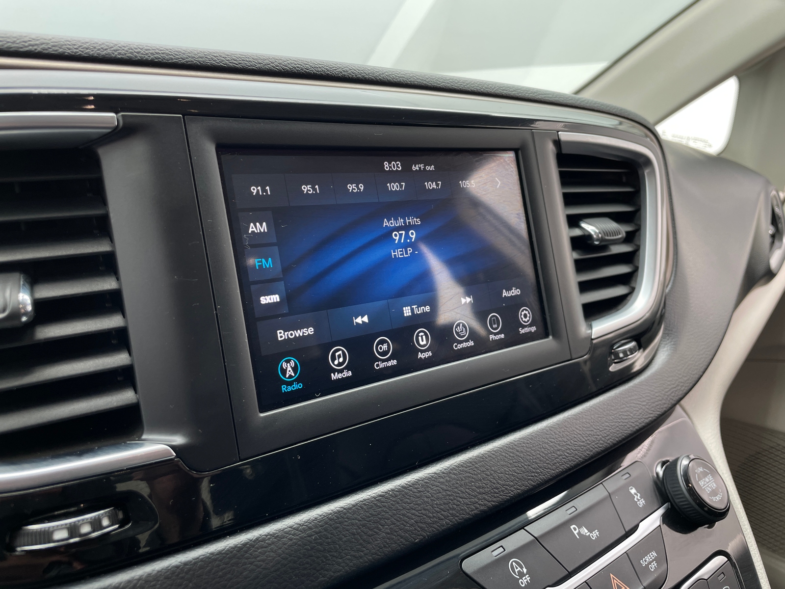 Thumbnail: 2018 Chrysler Pacifica - 3