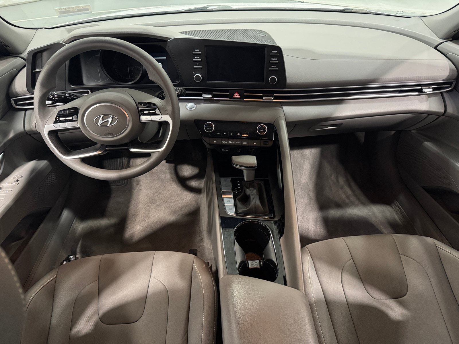 Thumbnail: 2023 Hyundai Elantra - 3