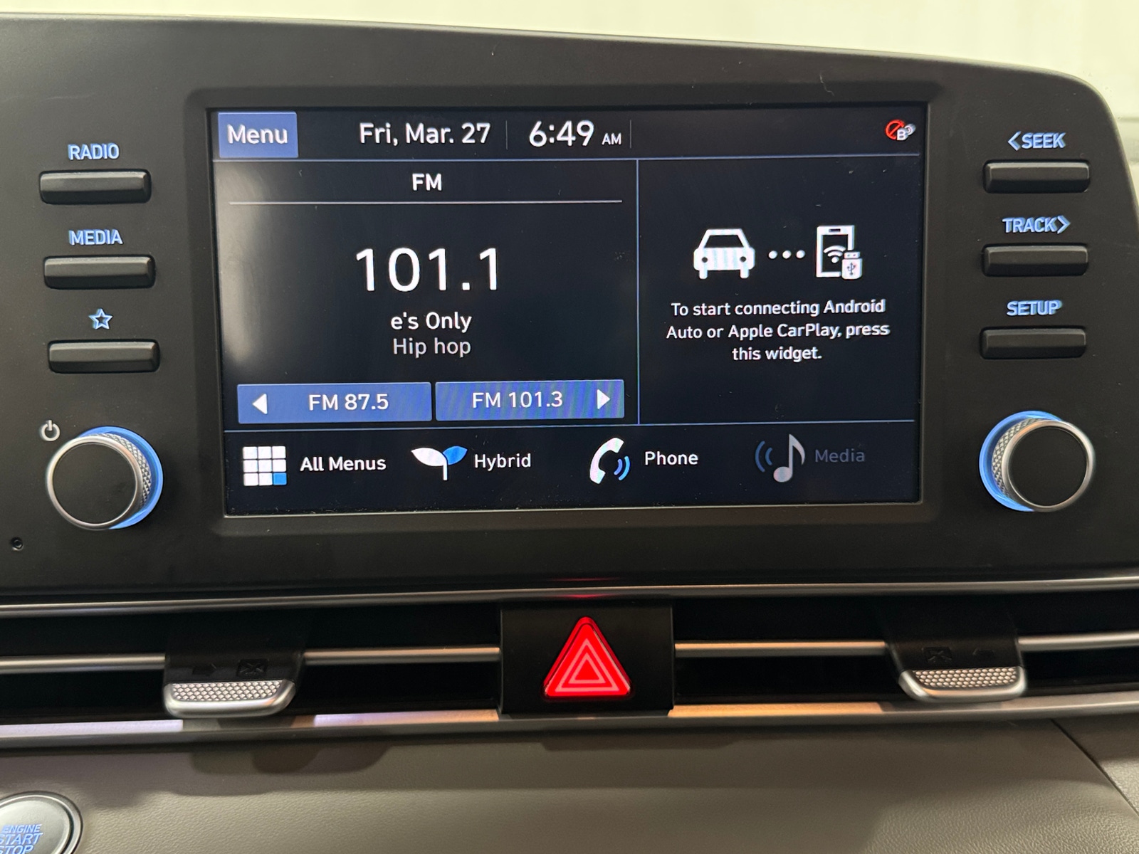 Thumbnail: 2023 Hyundai Elantra - 4