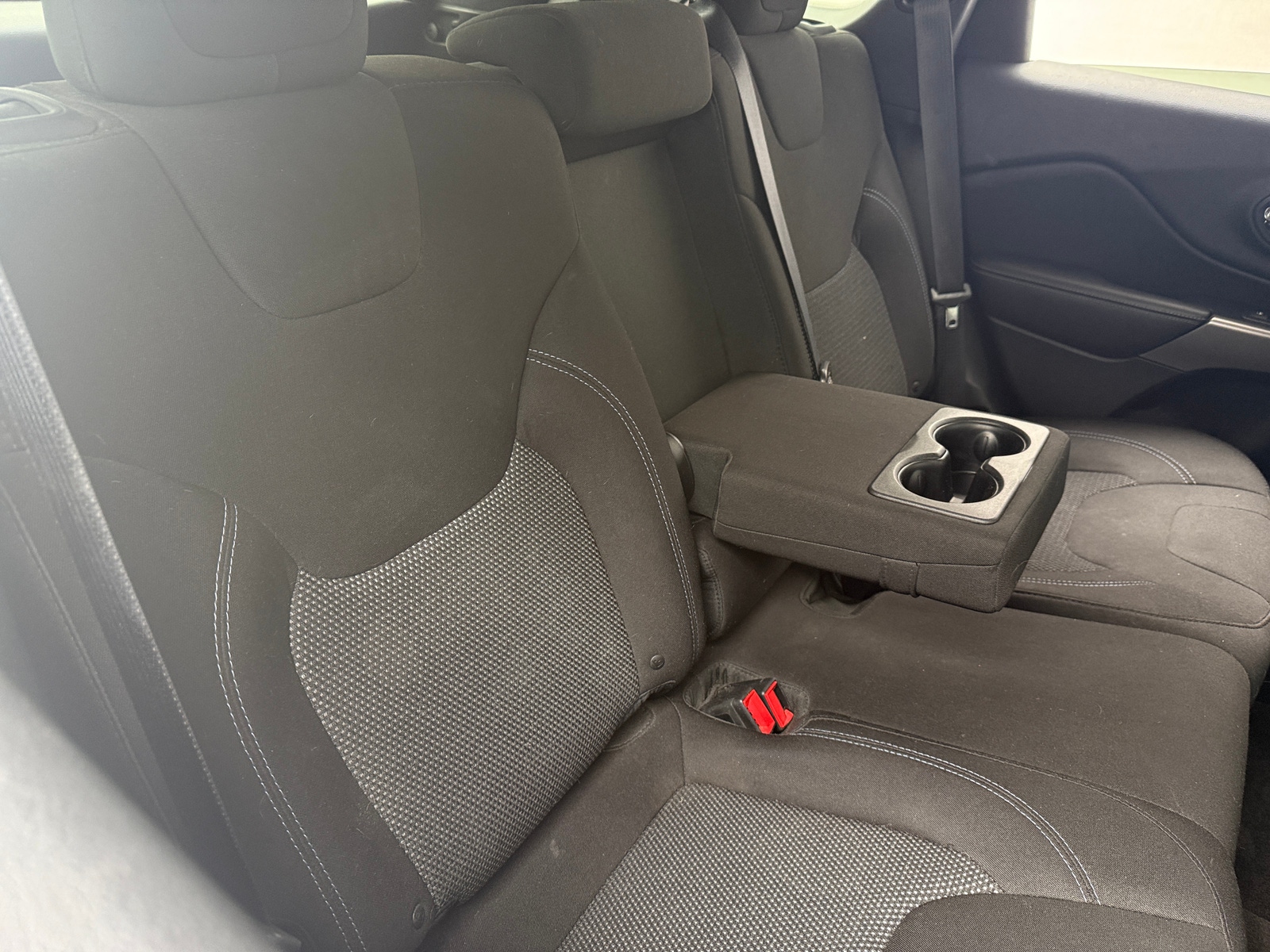 Thumbnail: 2019 Jeep Cherokee - 6