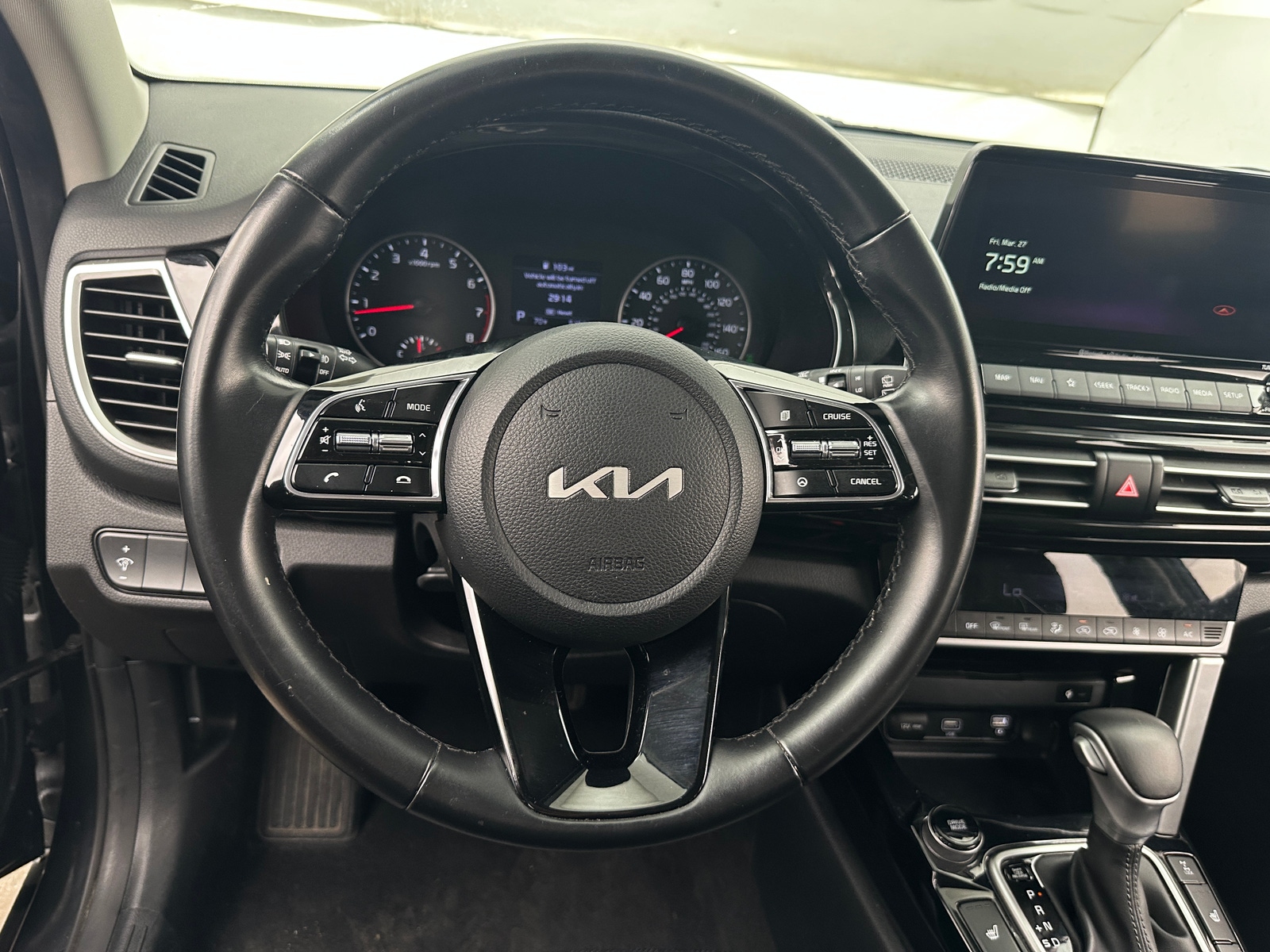 Thumbnail: 2023 Kia Seltos - 4