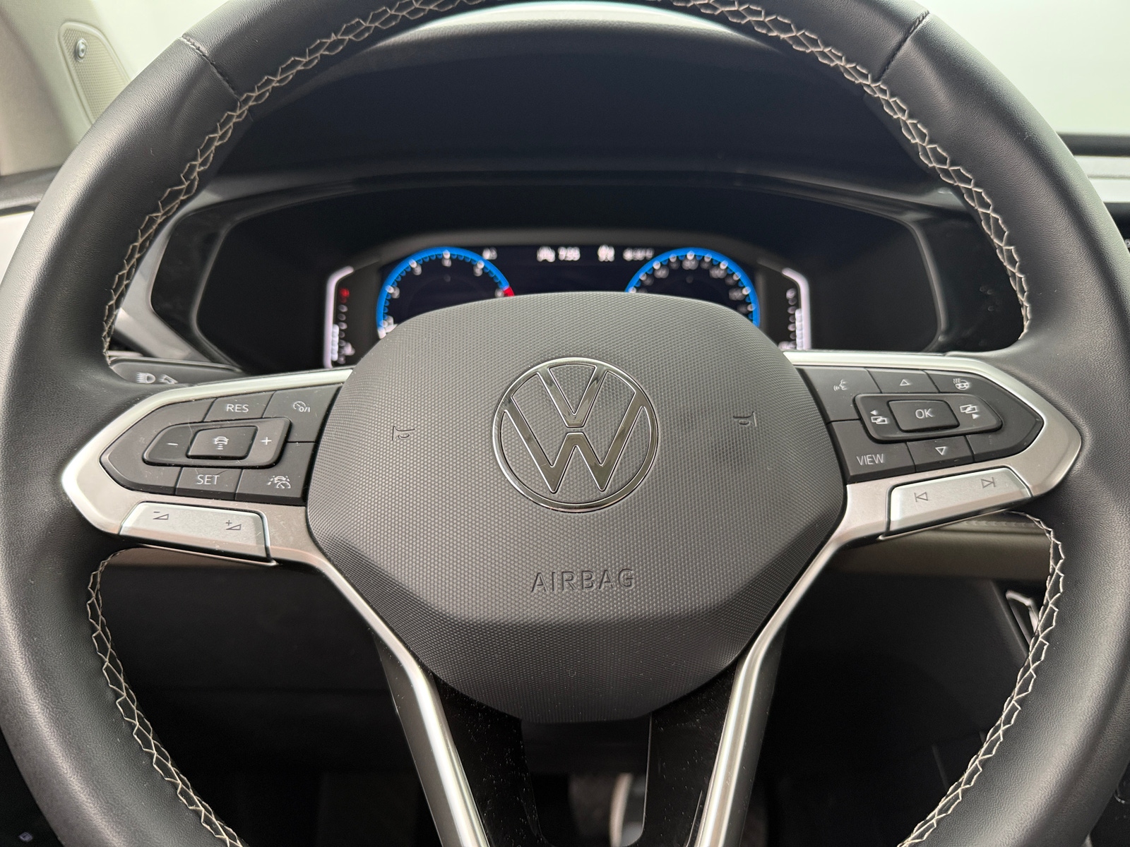 Thumbnail: 2022 Volkswagen Taos - 4