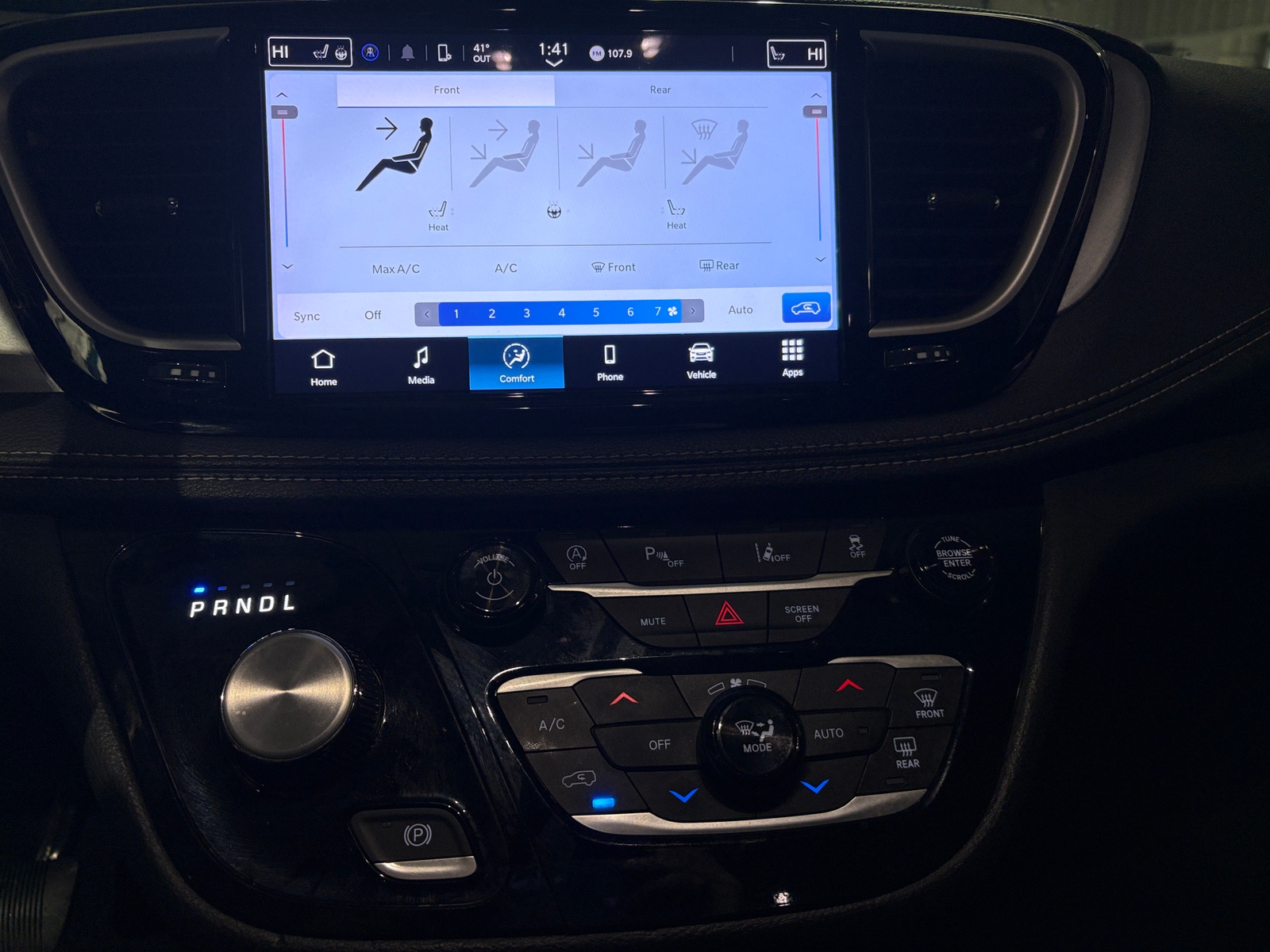 Thumbnail: 2024 Chrysler Pacifica - 4