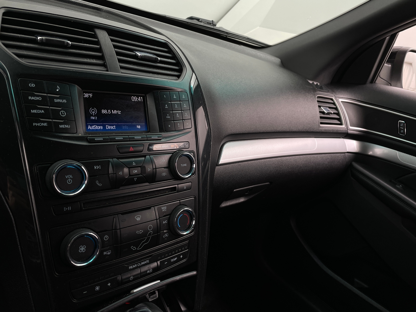 Thumbnail: 2017 Ford Explorer - 4