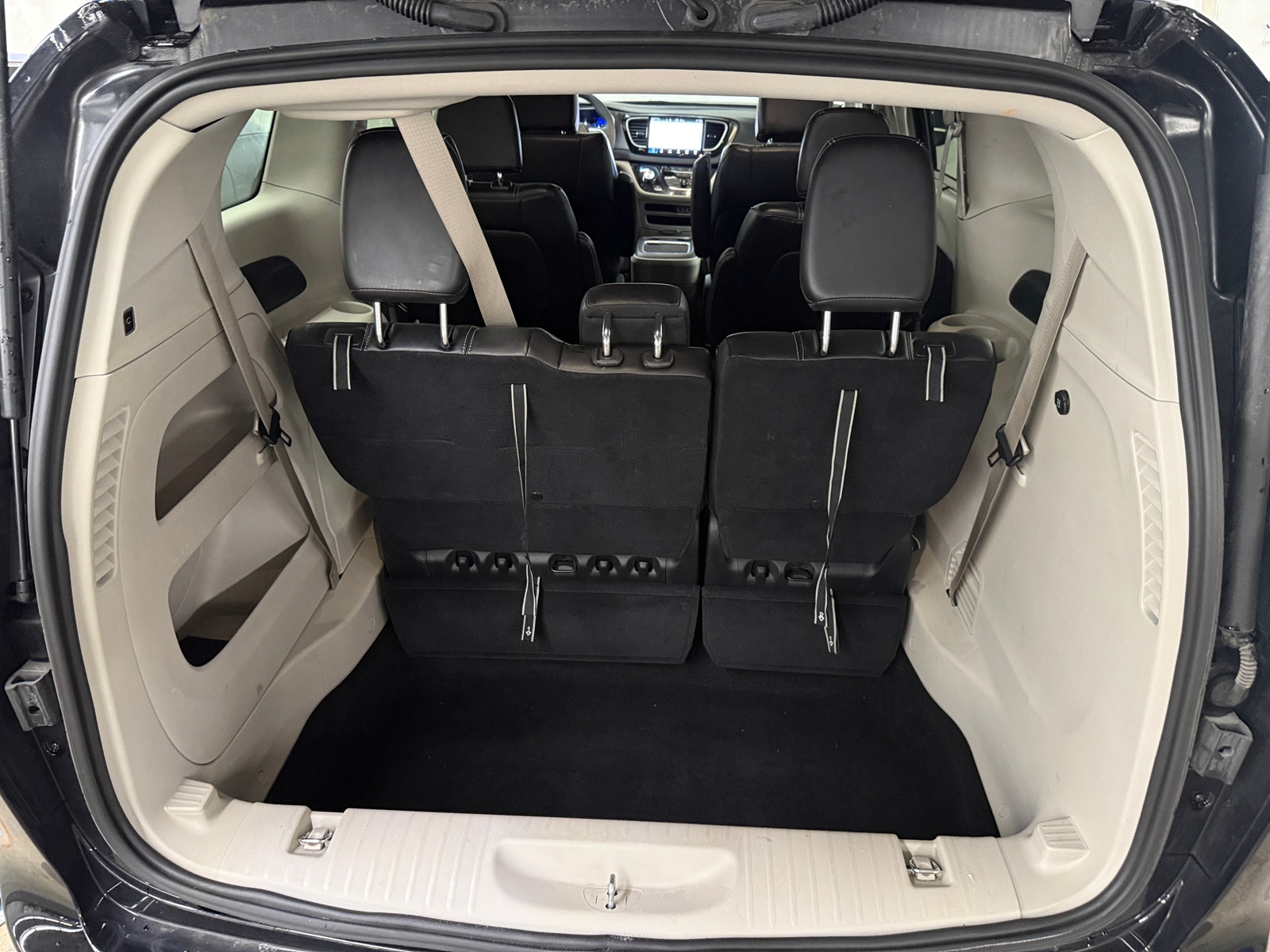 Thumbnail: 2024 Chrysler Pacifica - 6