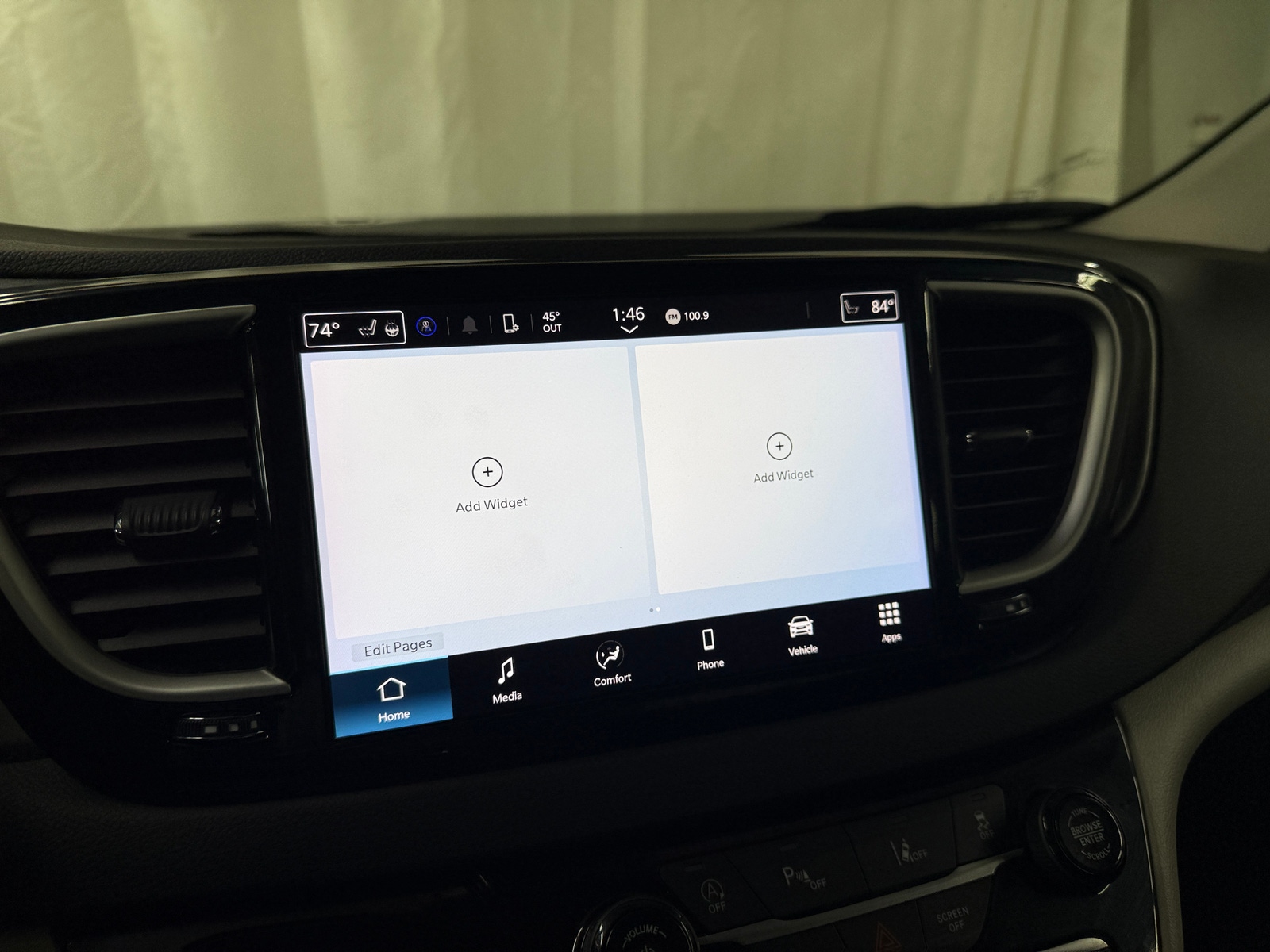 Thumbnail: 2024 Chrysler Pacifica - 3