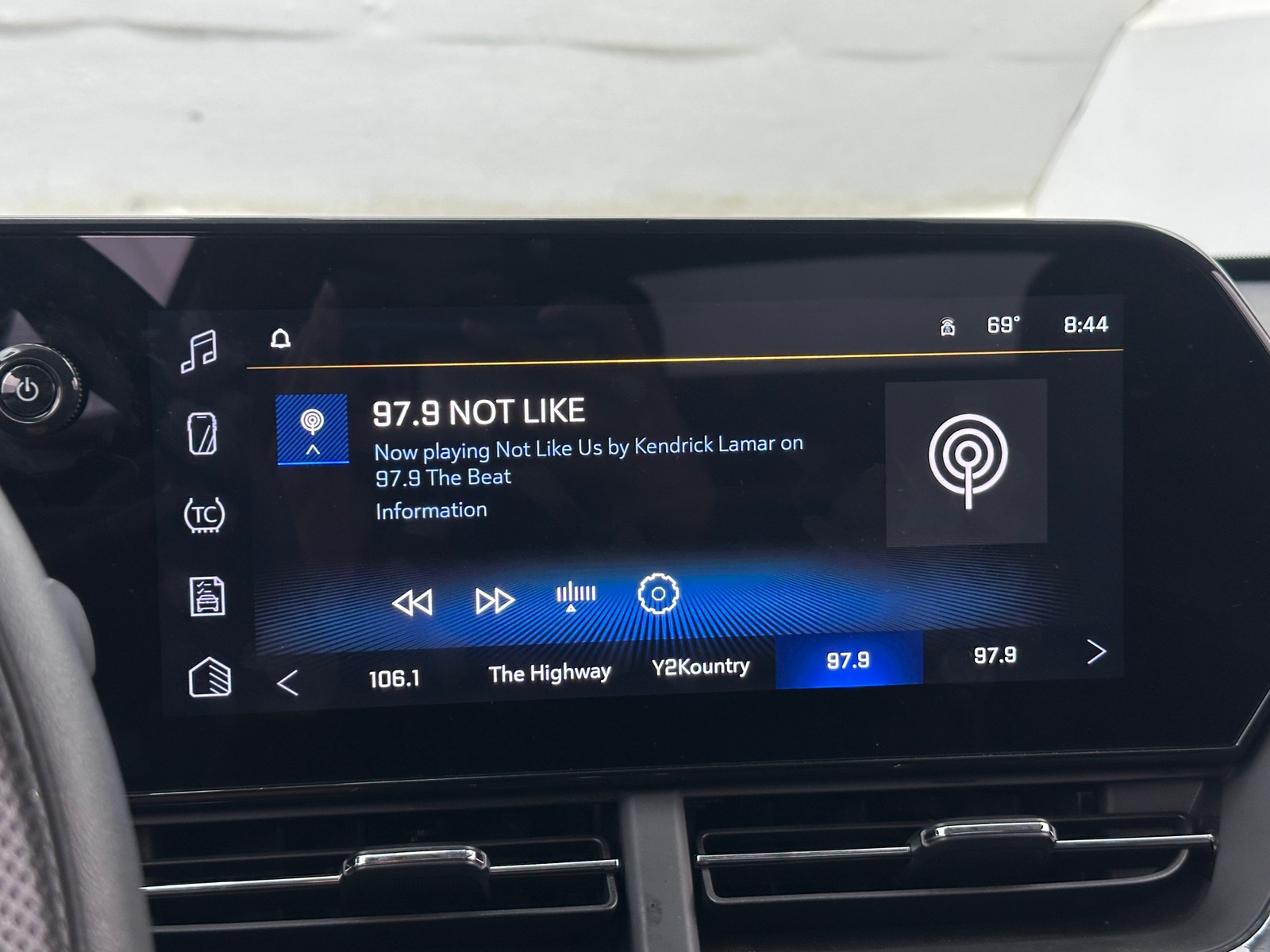 Thumbnail: 2025 Chevrolet Trax - 4