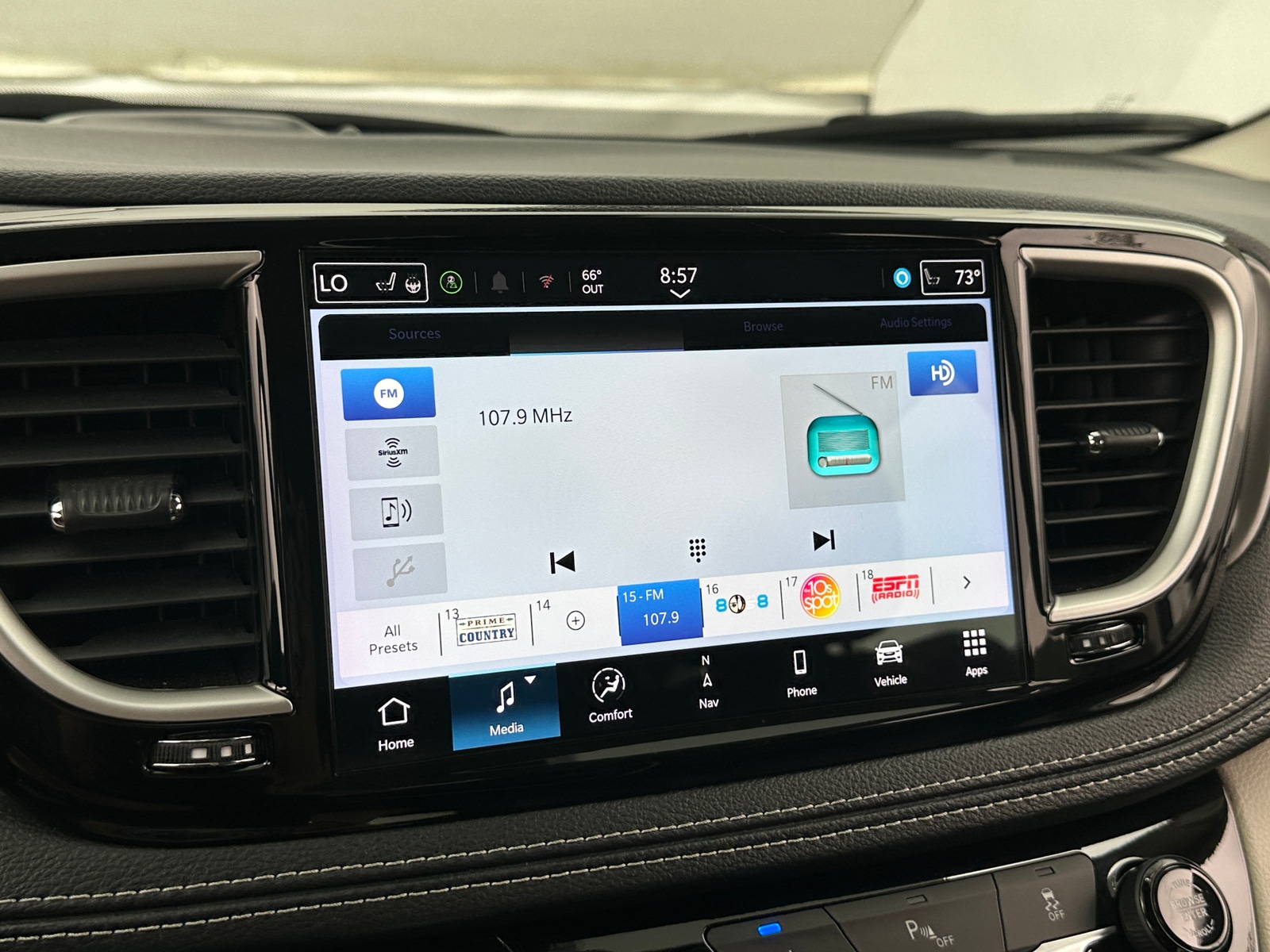 Thumbnail: 2024 Chrysler Pacifica - 3