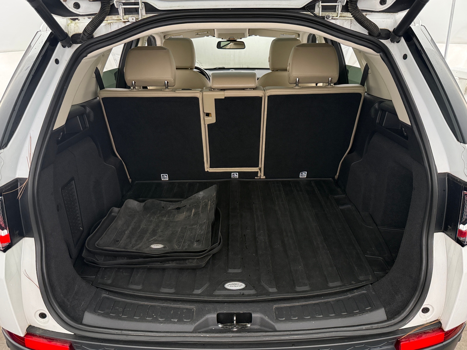 Thumbnail: 2017 Land Rover Discovery Sport - 6