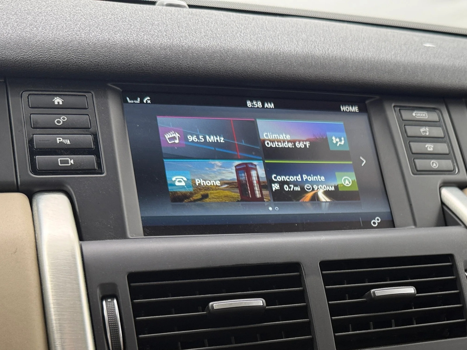 Thumbnail: 2017 Land Rover Discovery Sport - 3