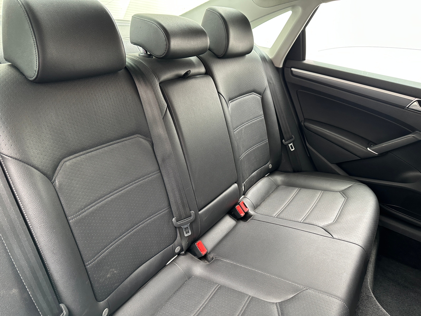 Thumbnail: 2017 Volkswagen Passat - 5