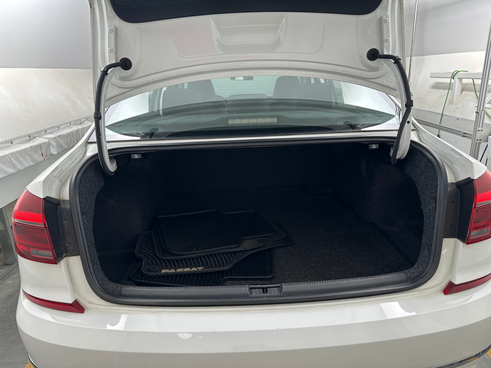 Thumbnail: 2017 Volkswagen Passat - 6