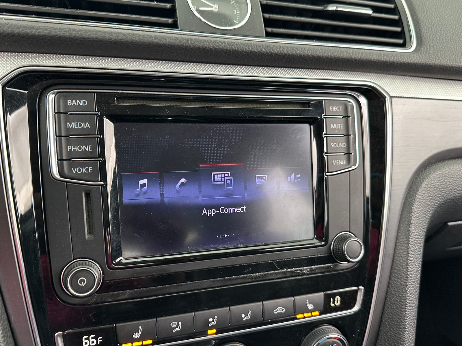 Thumbnail: 2017 Volkswagen Passat - 3