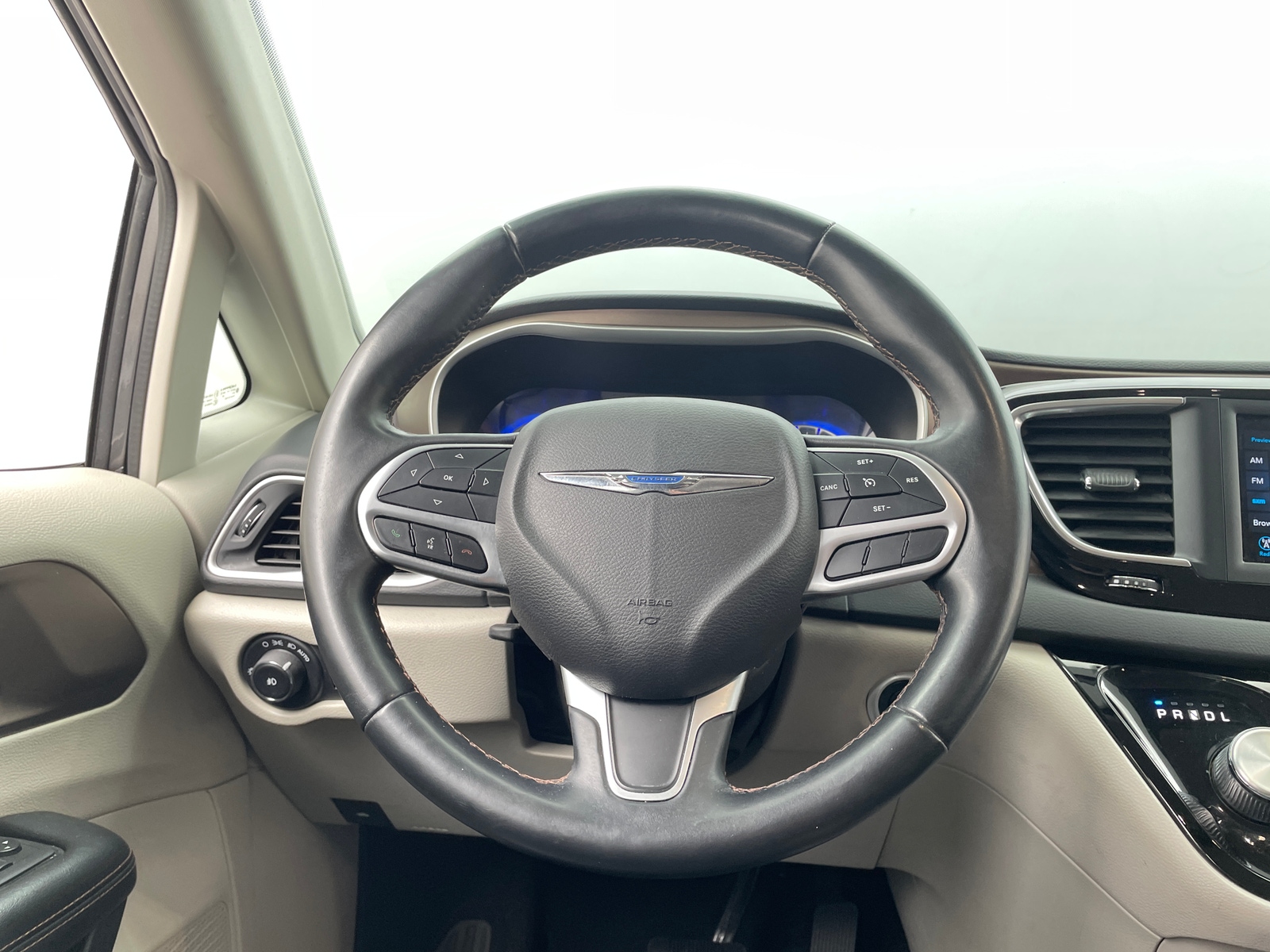 Thumbnail: 2018 Chrysler Pacifica - 4