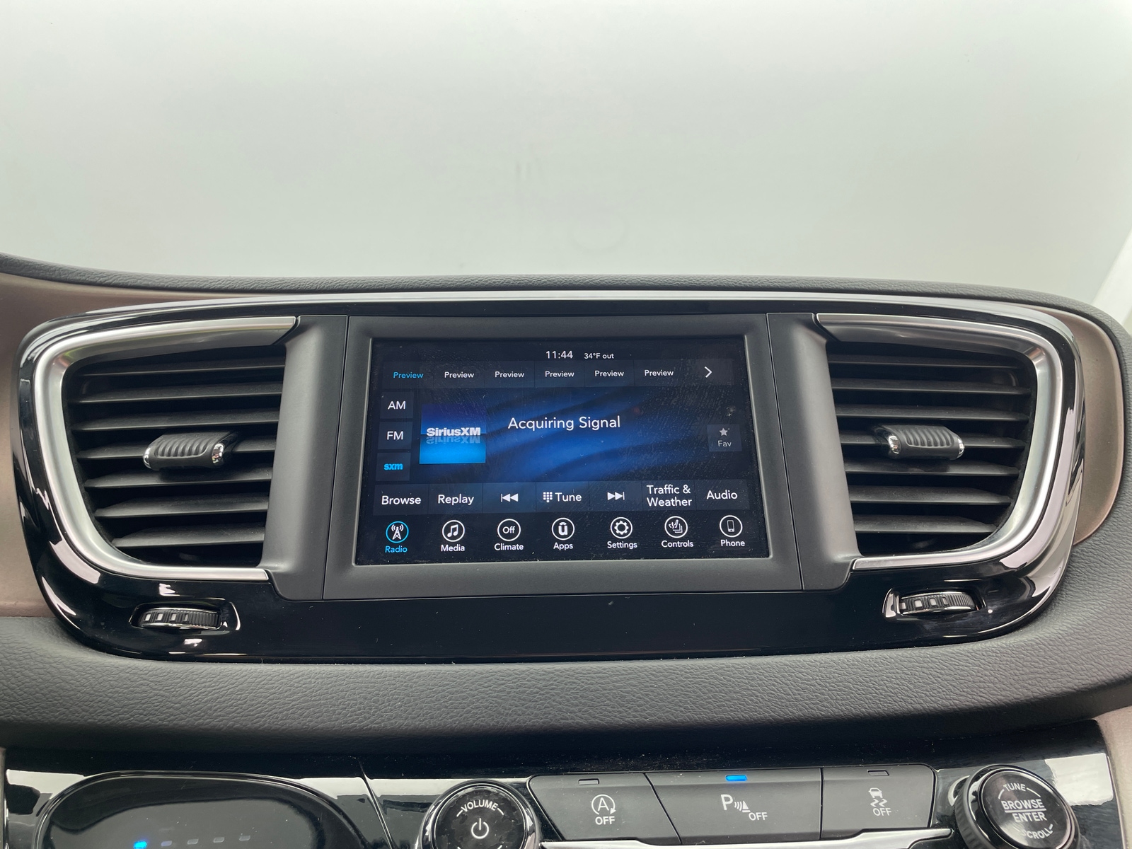 Thumbnail: 2018 Chrysler Pacifica - 3