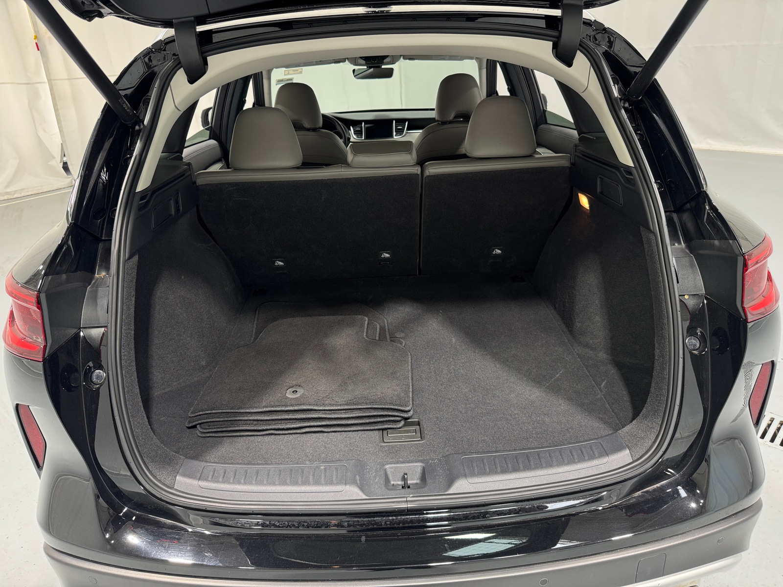 Thumbnail: 2025 INFINITI QX50 - 6