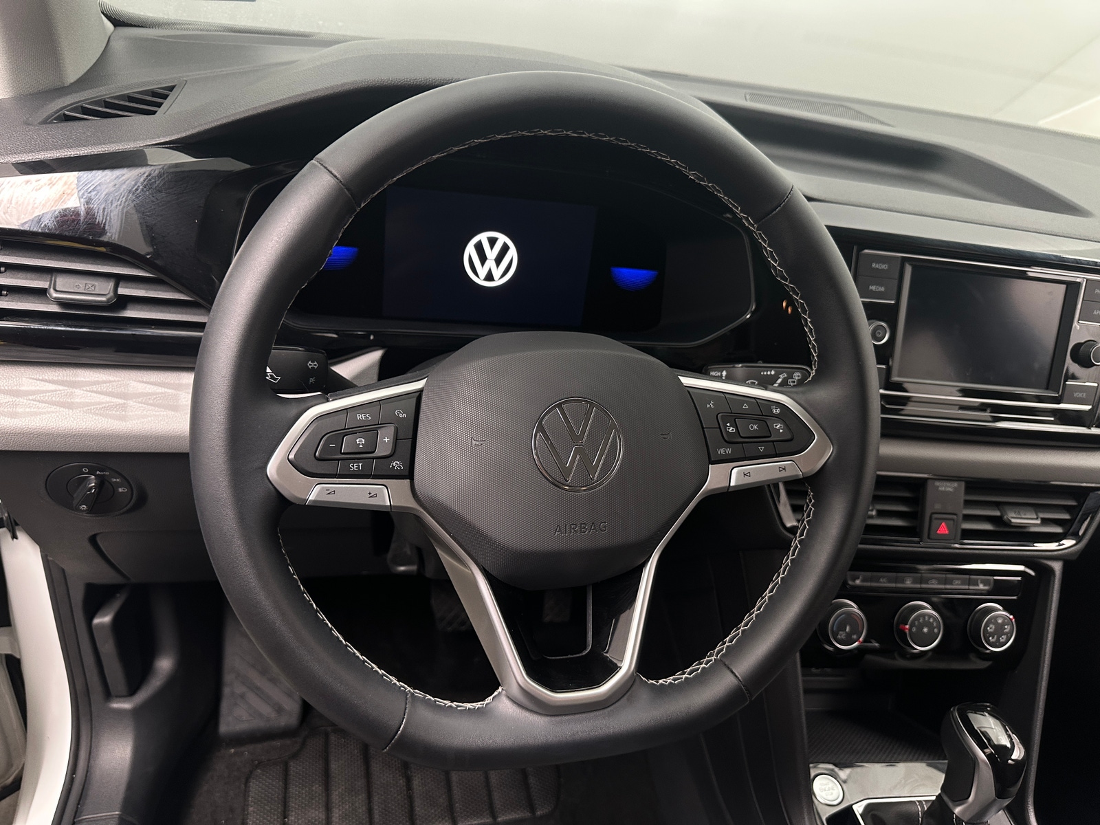 Thumbnail: 2023 Volkswagen Taos - 5