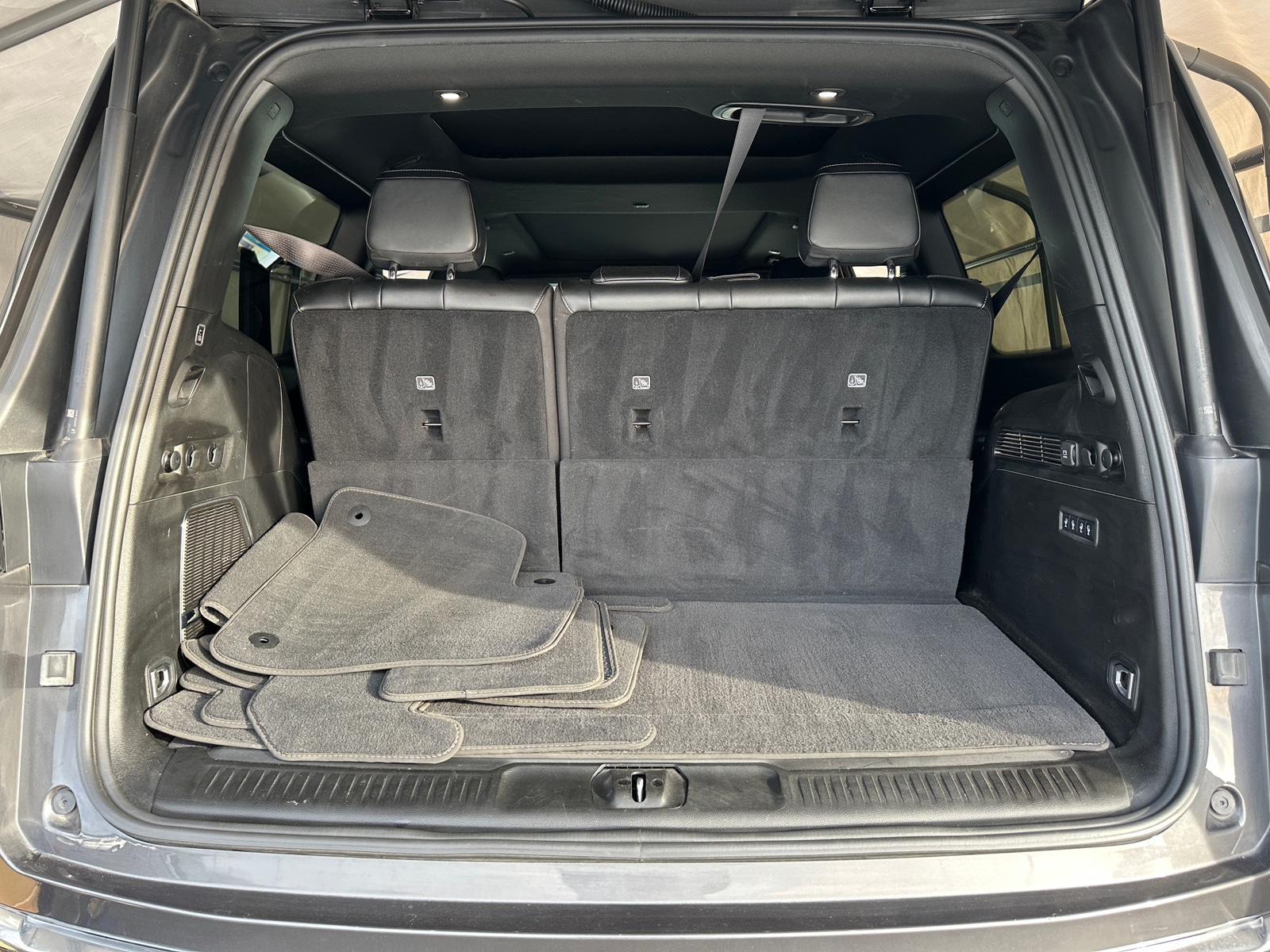 Thumbnail: 2022 Jeep Wagoneer - 6