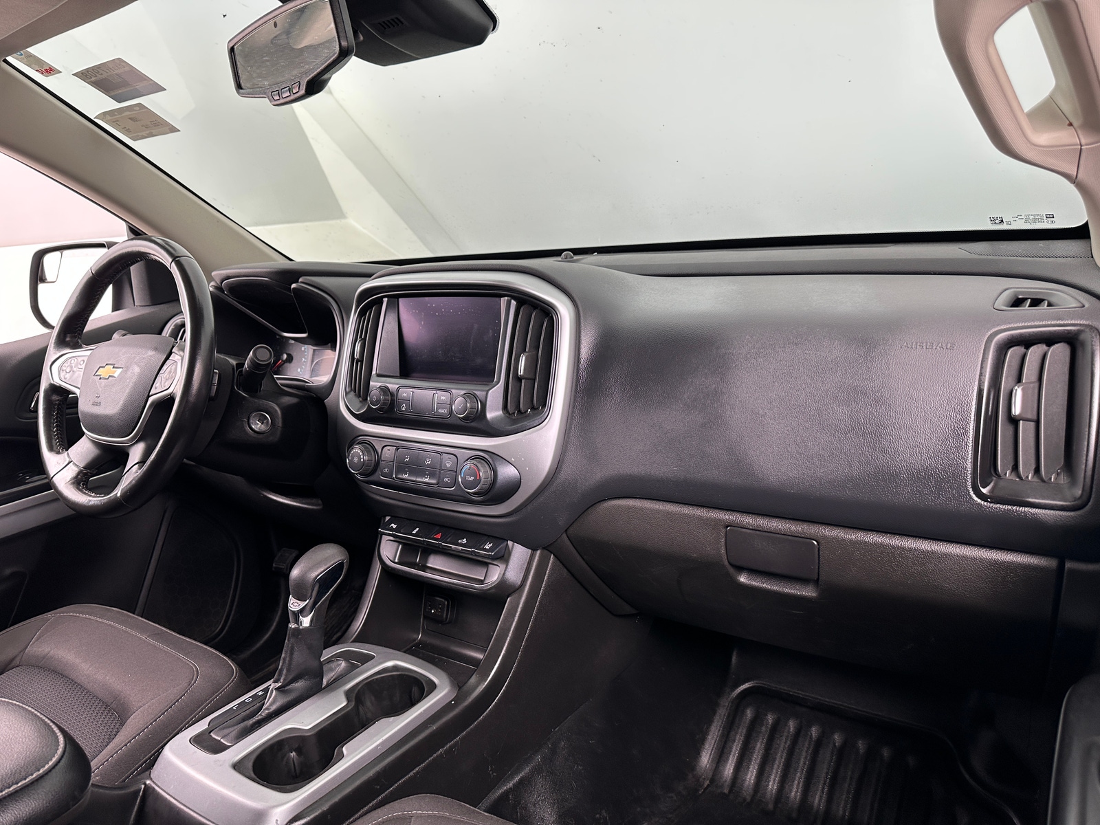 Thumbnail: 2022 Chevrolet Colorado - 3