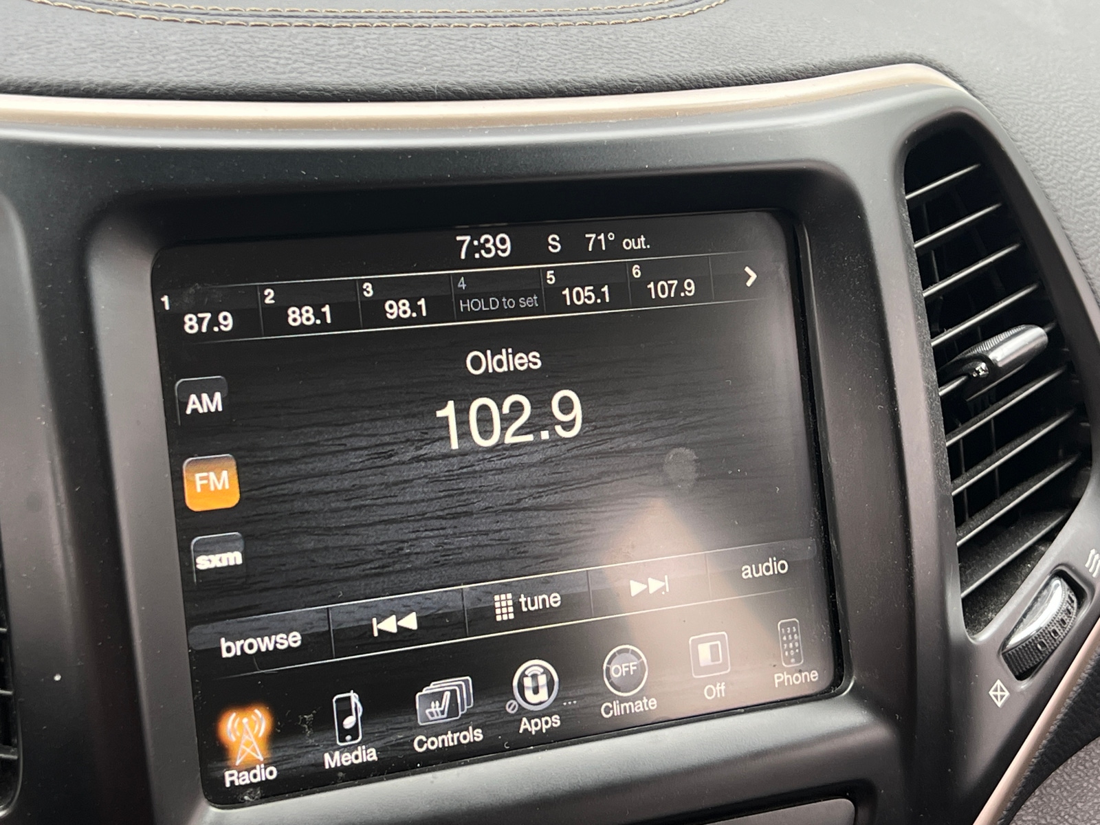 Thumbnail: 2016 Jeep Cherokee - 3