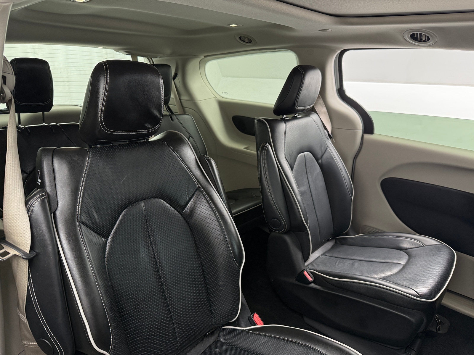 Thumbnail: 2022 Chrysler Pacifica - 5