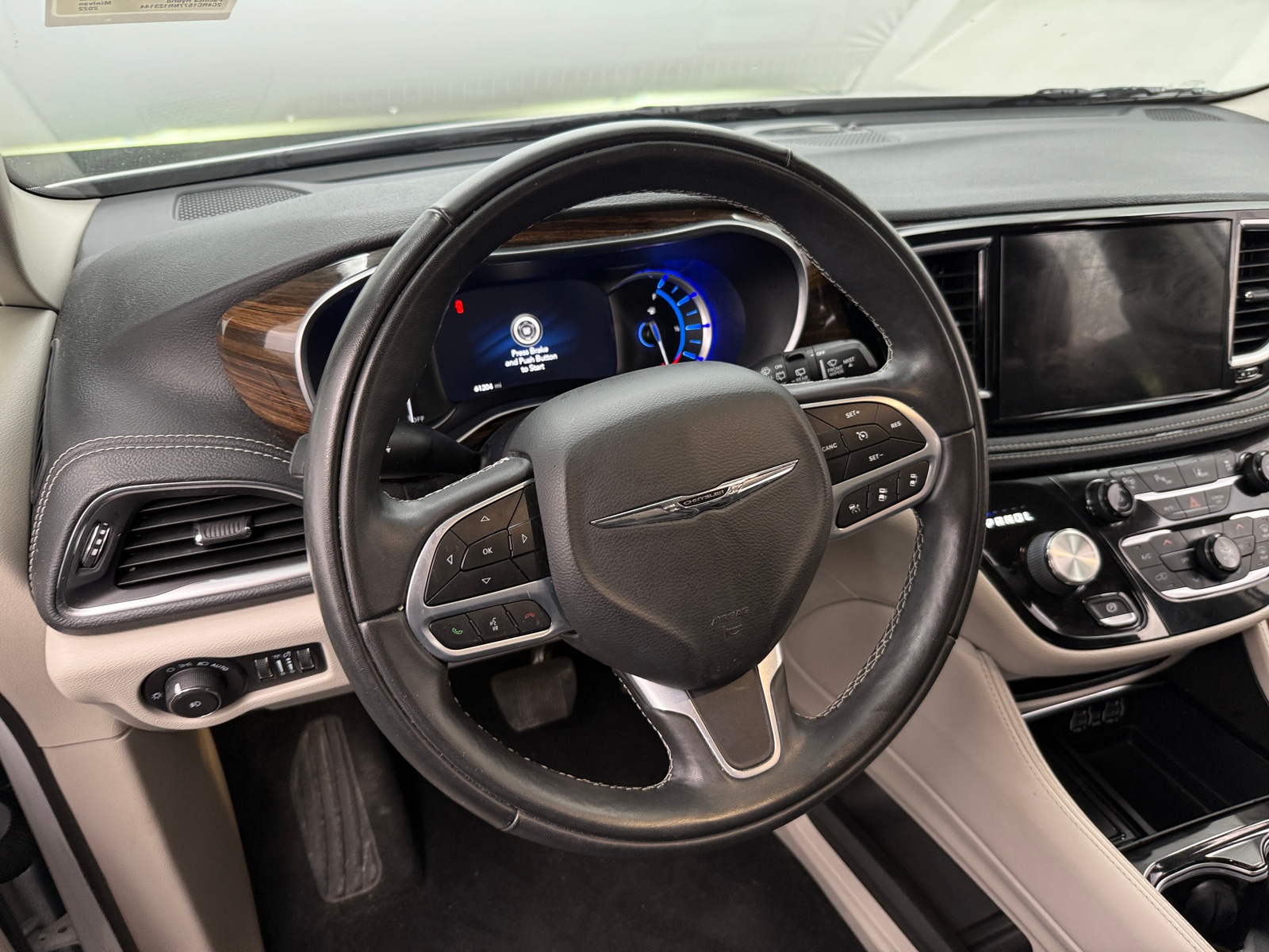 Thumbnail: 2022 Chrysler Pacifica - 4