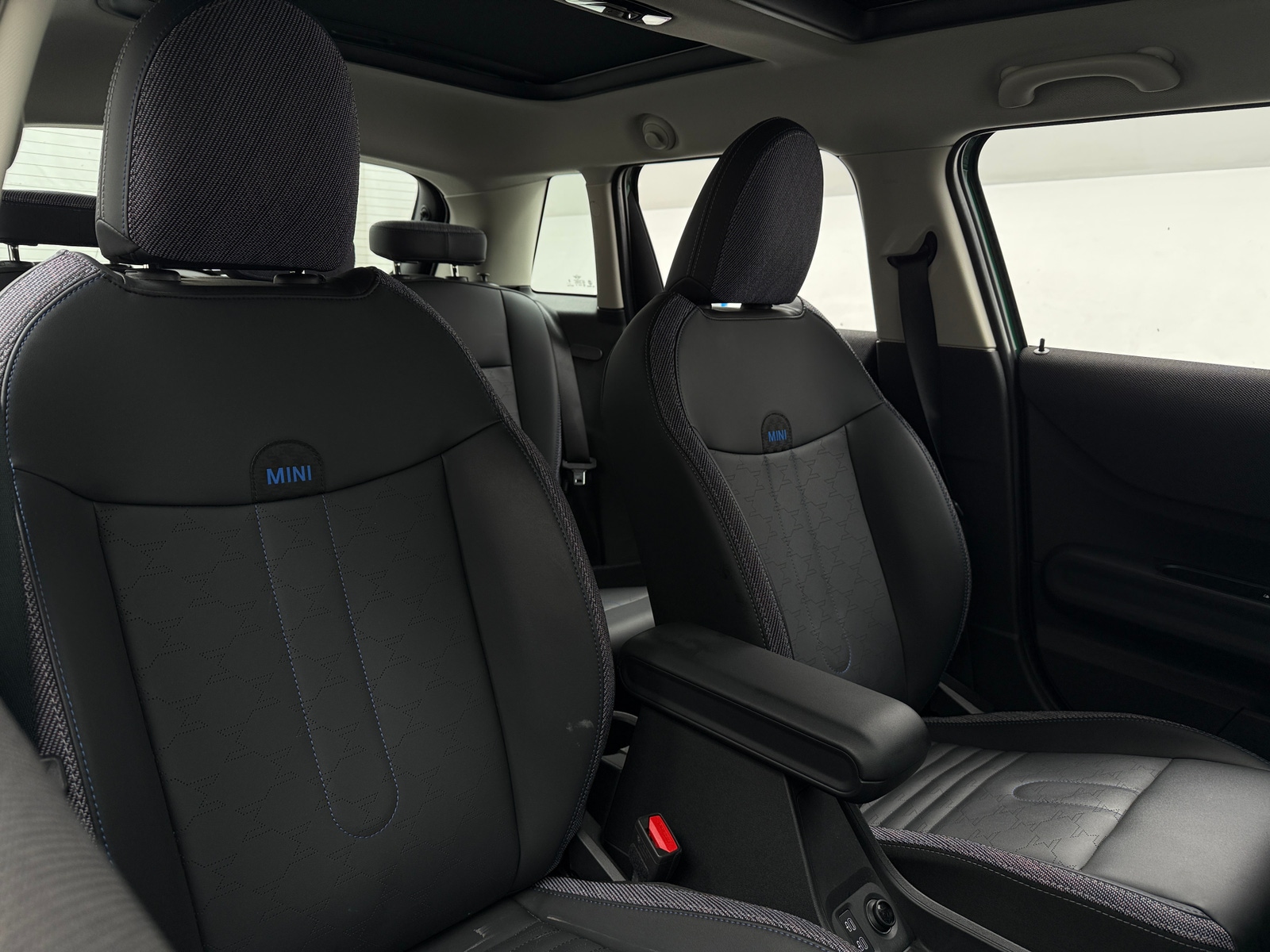 Thumbnail: 2025 MINI Cooper Hardtop - 2