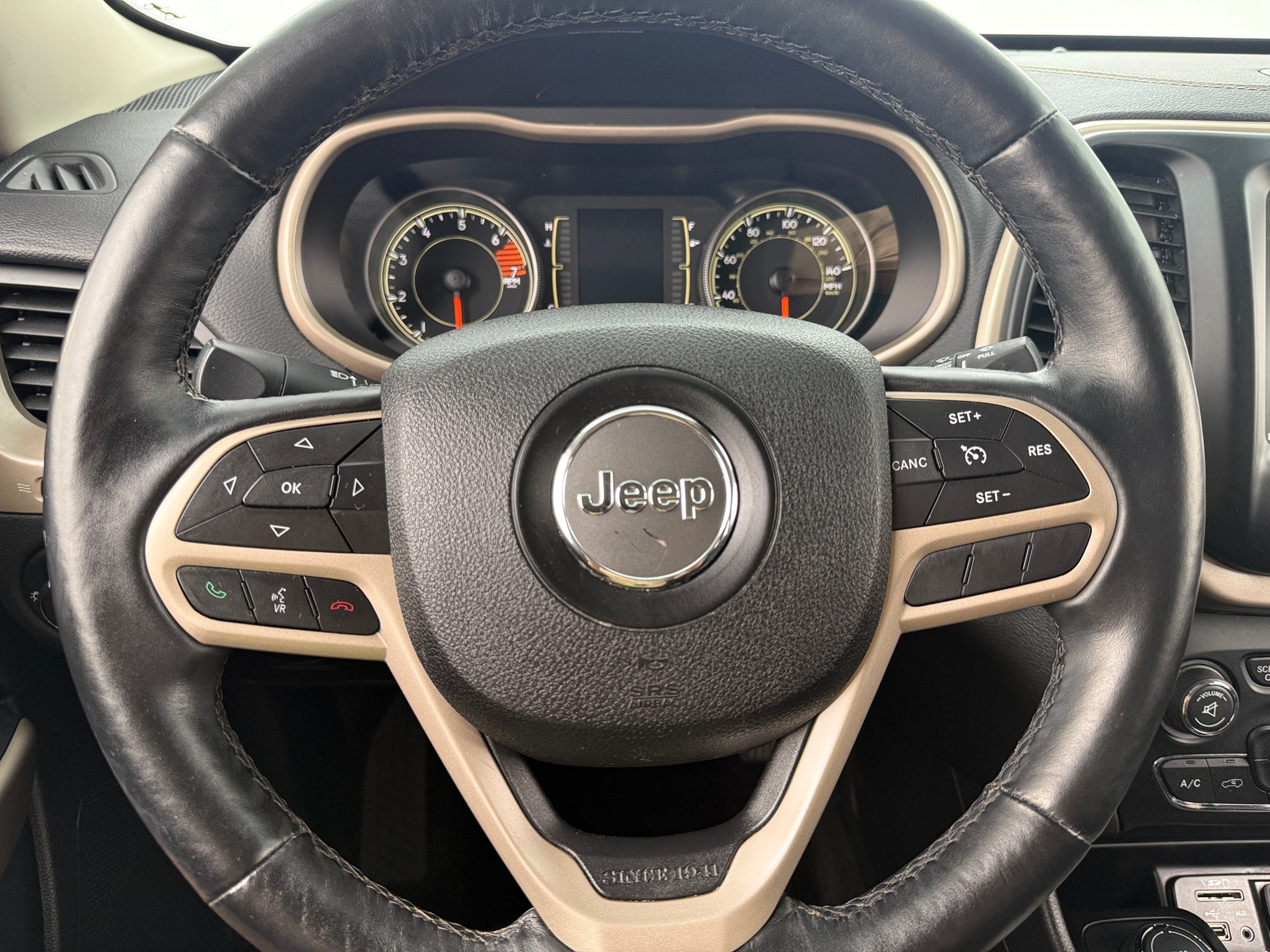 Thumbnail: 2017 Jeep Cherokee - 5