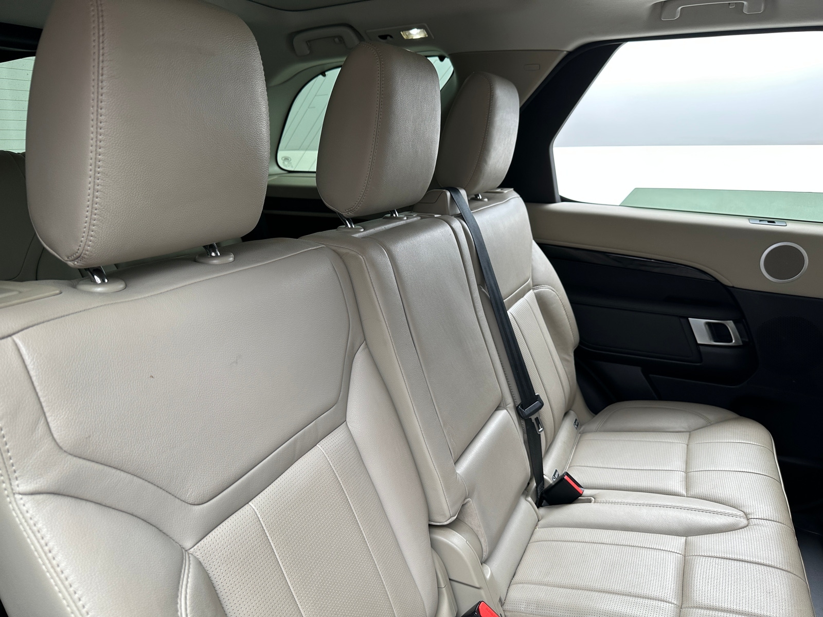 Thumbnail: 2020 Land Rover Discovery - 5