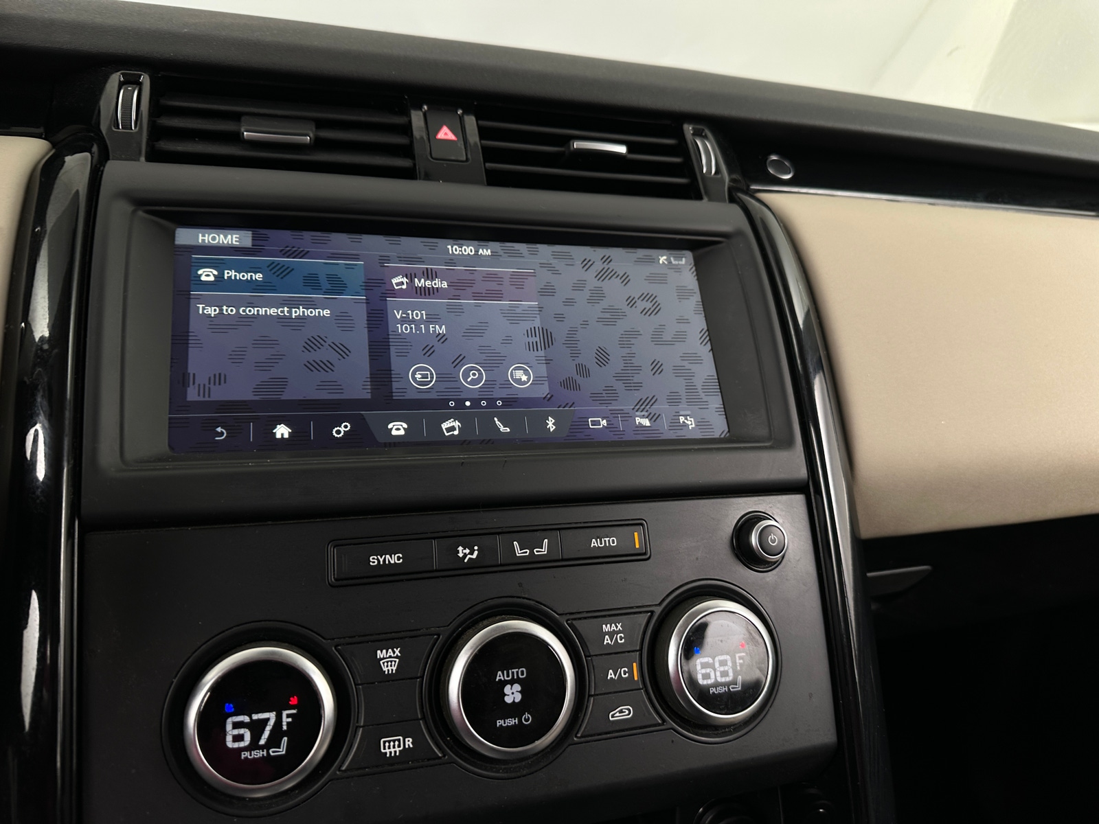 Thumbnail: 2020 Land Rover Discovery - 3