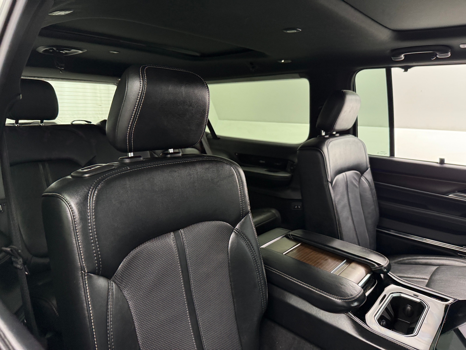 Thumbnail: 2024 Jeep Grand Wagoneer L - 5