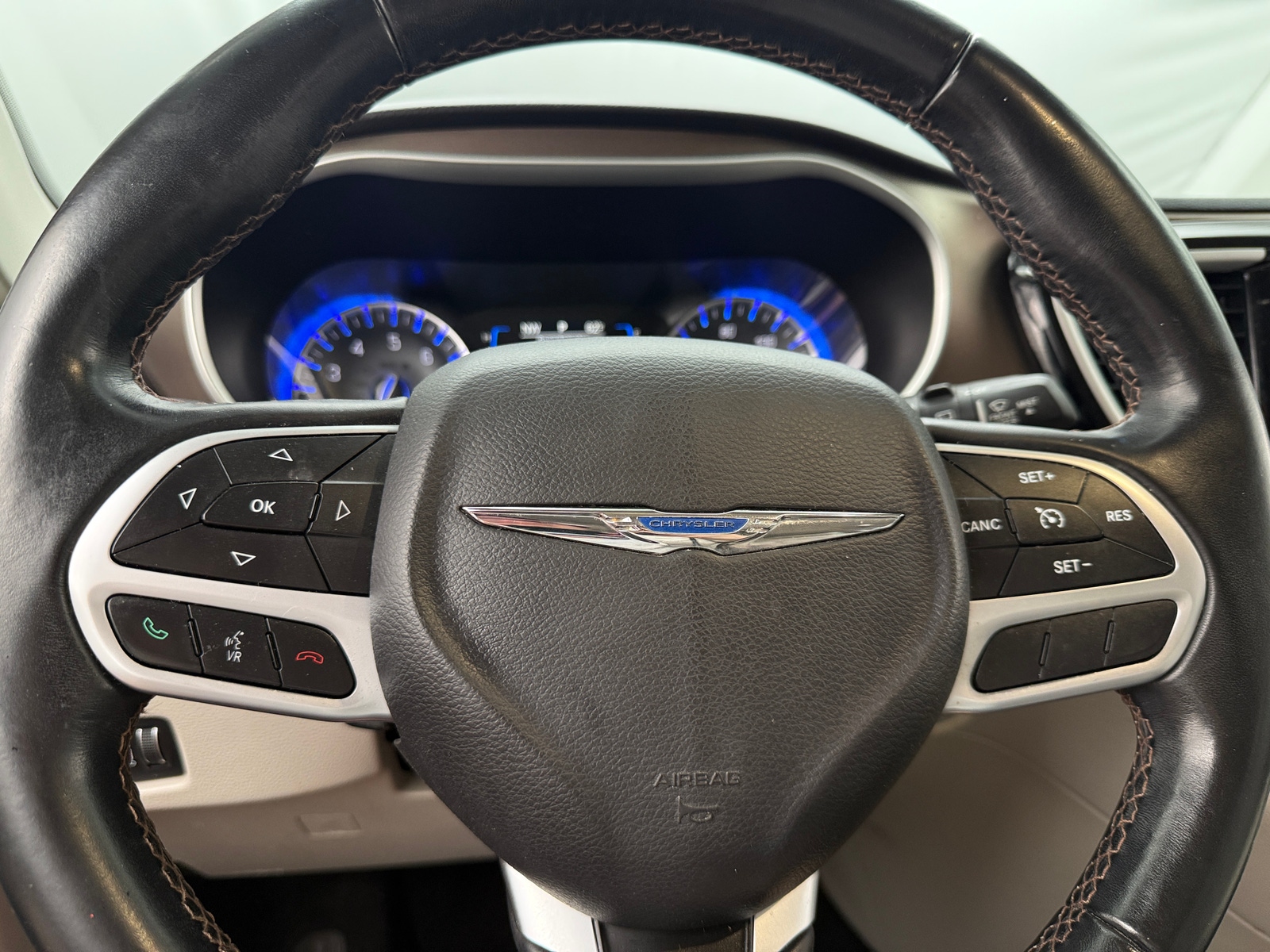 Thumbnail: 2017 Chrysler Pacifica - 4