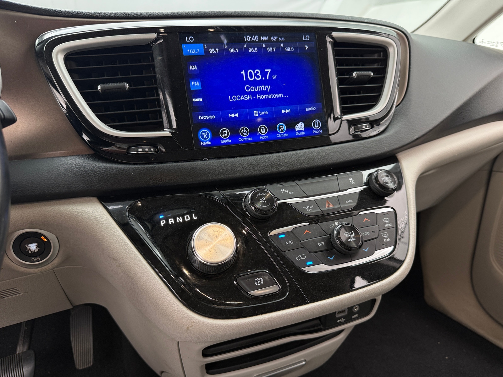 Thumbnail: 2017 Chrysler Pacifica - 3