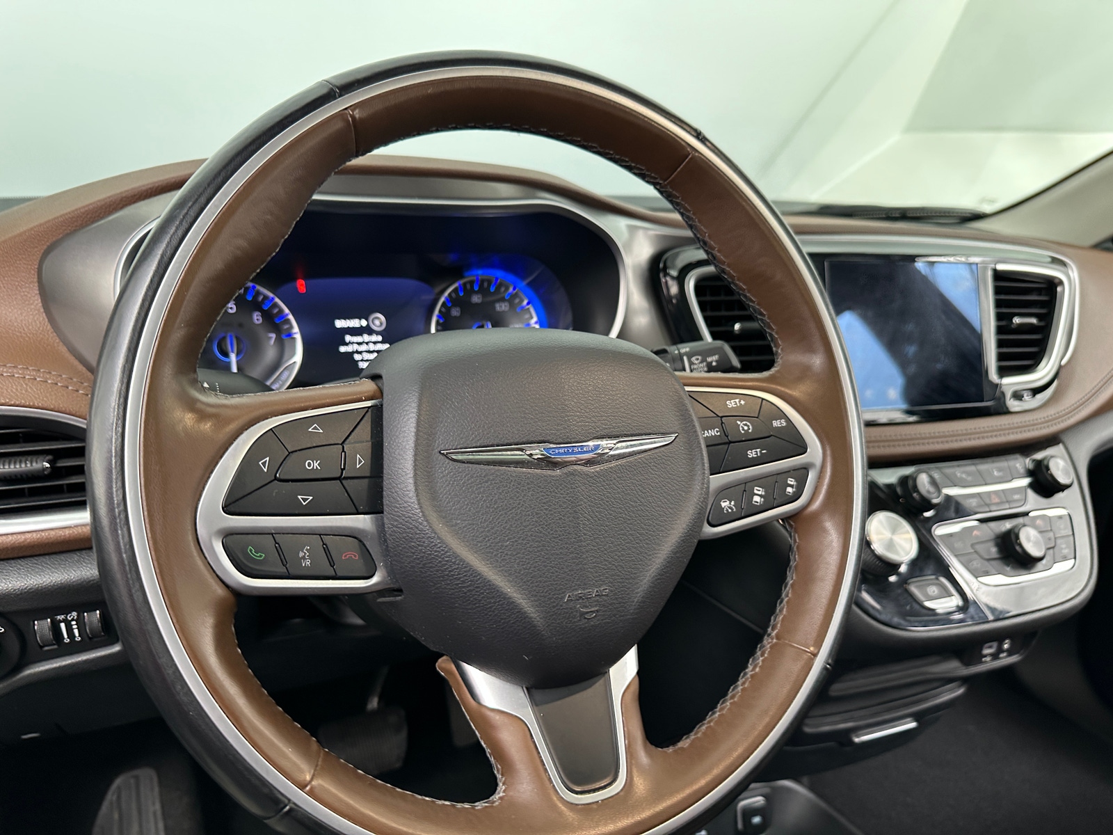 Thumbnail: 2017 Chrysler Pacifica - 4