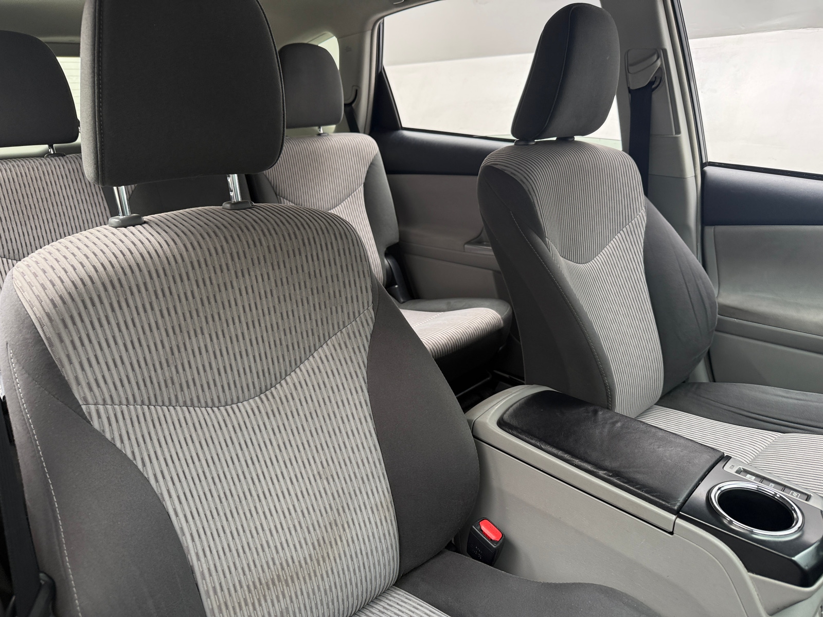 Thumbnail: 2016 Toyota Prius v - 2