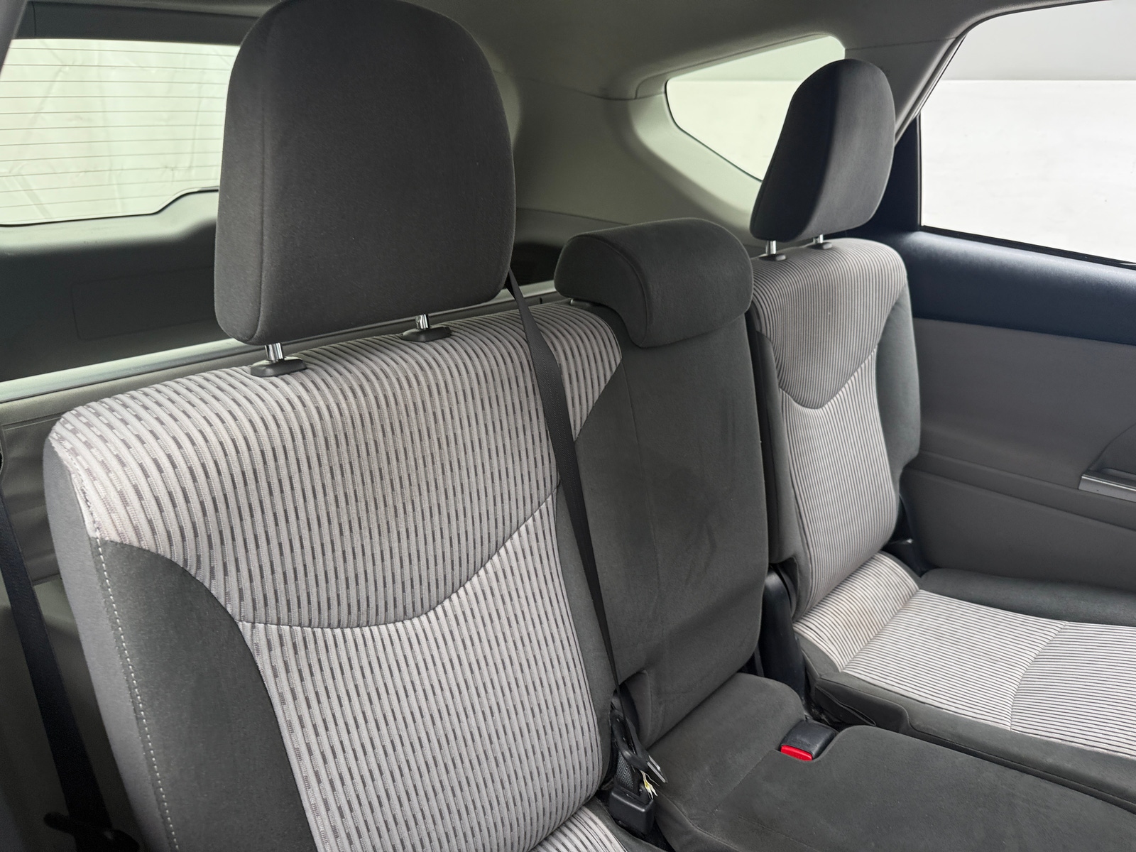 Thumbnail: 2016 Toyota Prius v - 6