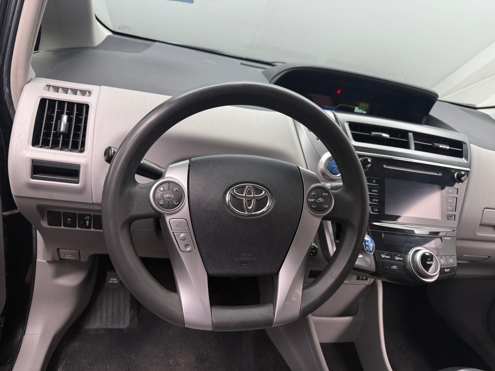 Thumbnail: 2016 Toyota Prius v - 5
