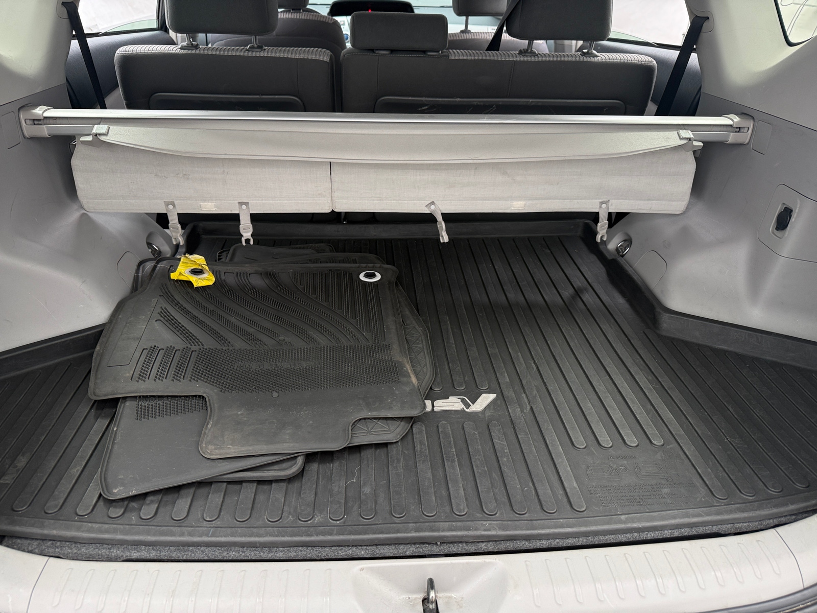 Thumbnail: 2016 Toyota Prius v - 7