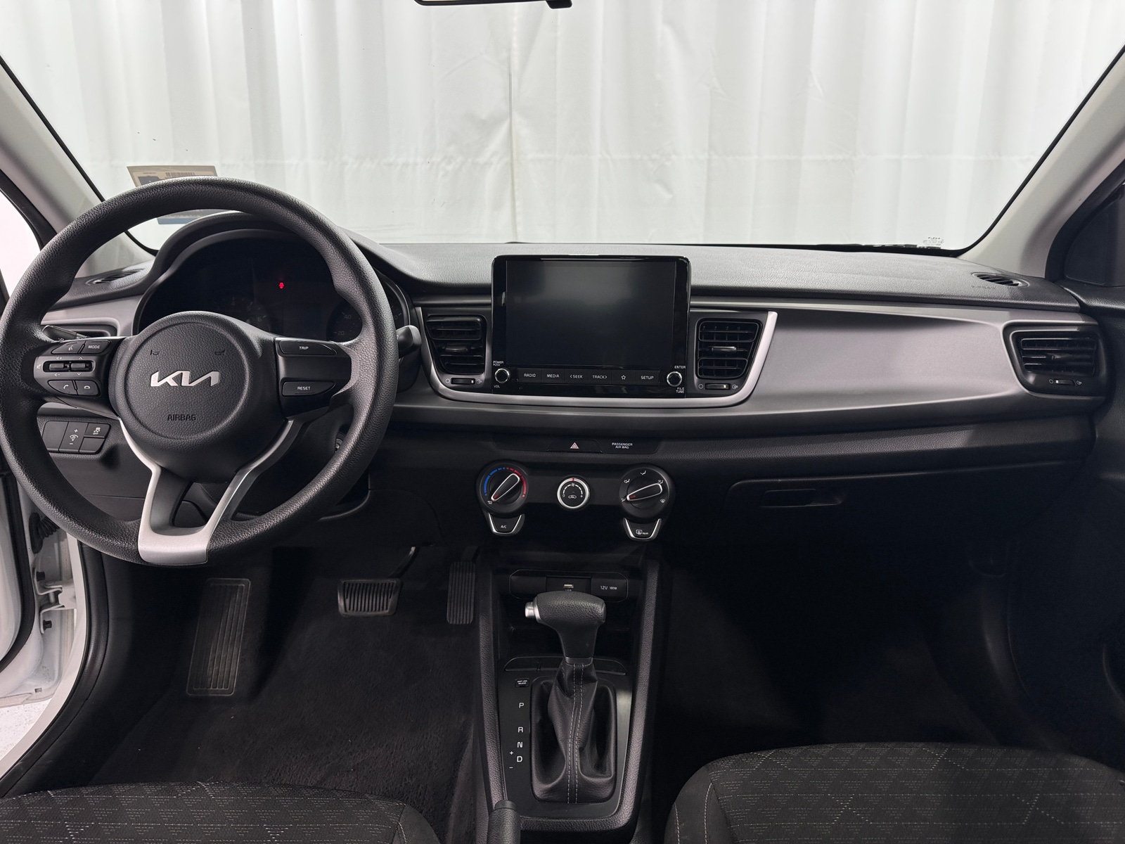 Thumbnail: 2022 Kia Rio - 3