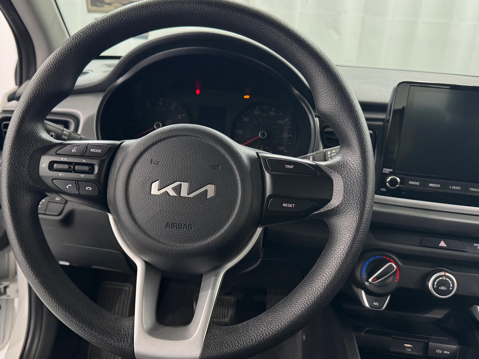 Thumbnail: 2022 Kia Rio - 5