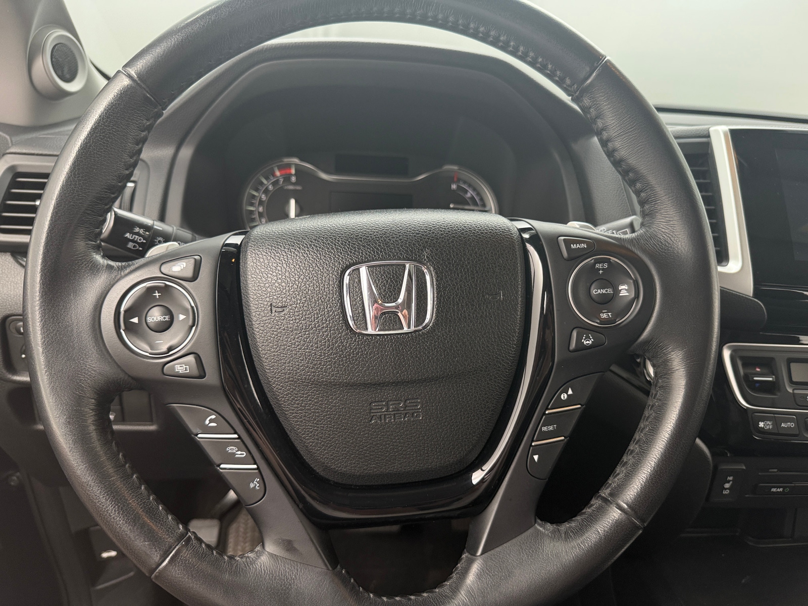 Thumbnail: 2018 Honda Pilot - 4