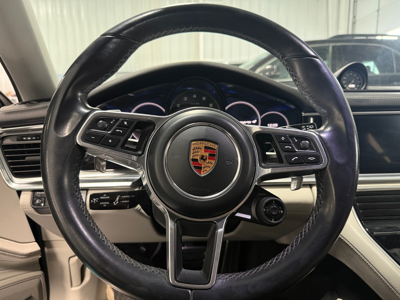 Thumbnail: 2018 Porsche Panamera - 4