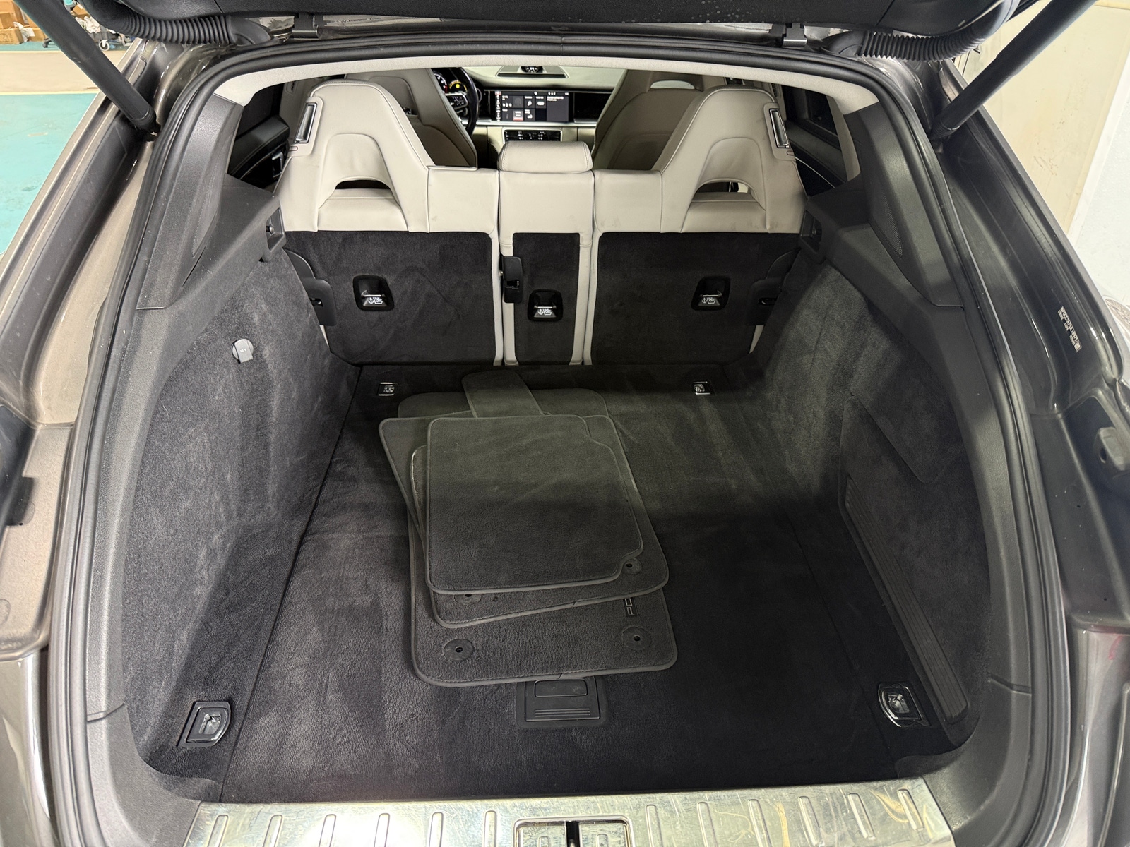 Thumbnail: 2018 Porsche Panamera - 6