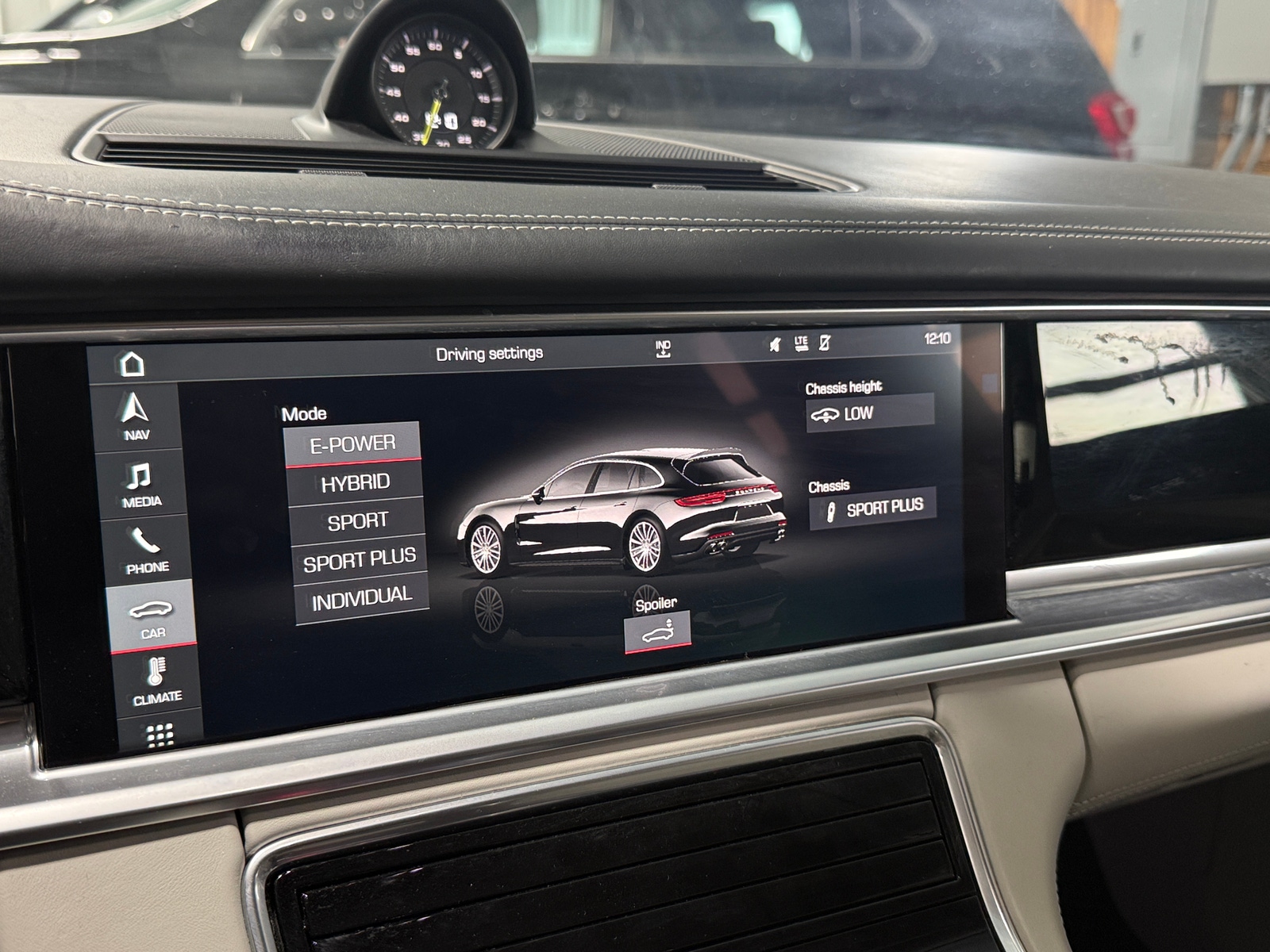 Thumbnail: 2018 Porsche Panamera - 3