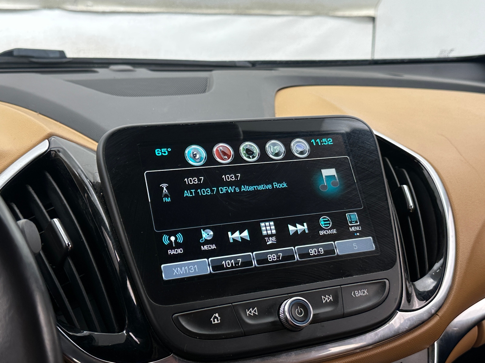 Thumbnail: 2018 Chevrolet Volt - 3